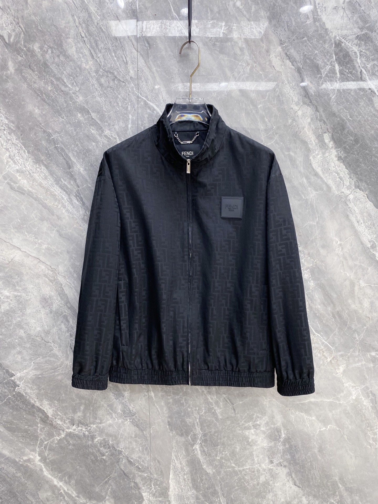 NO:735488,Fendi Fendi 2026ss spring new stand collar jacket full high-end version!  Haute couture counter fabric accessories, high breathability and comfort, impeccable details, exquisite workmanship and complex craftsmanship, casual tailoring, awesome upper body shape, color black, beige, code size 48-56,,fendi,fendi,jackets & coats,jackets & coats,19860909Fendi 芬迪 2026ss春季新款立领夹克外套 全高端版本！高定专柜面料辅料,透气舒适度高,细节无可挑剔,做工考究工艺复杂,呈现休闲裁剪,上身版型超赞 颜色黑色 米色 码数48-56,,fendi,fendi,jackets & coats,jackets & coats,,Men's clothing