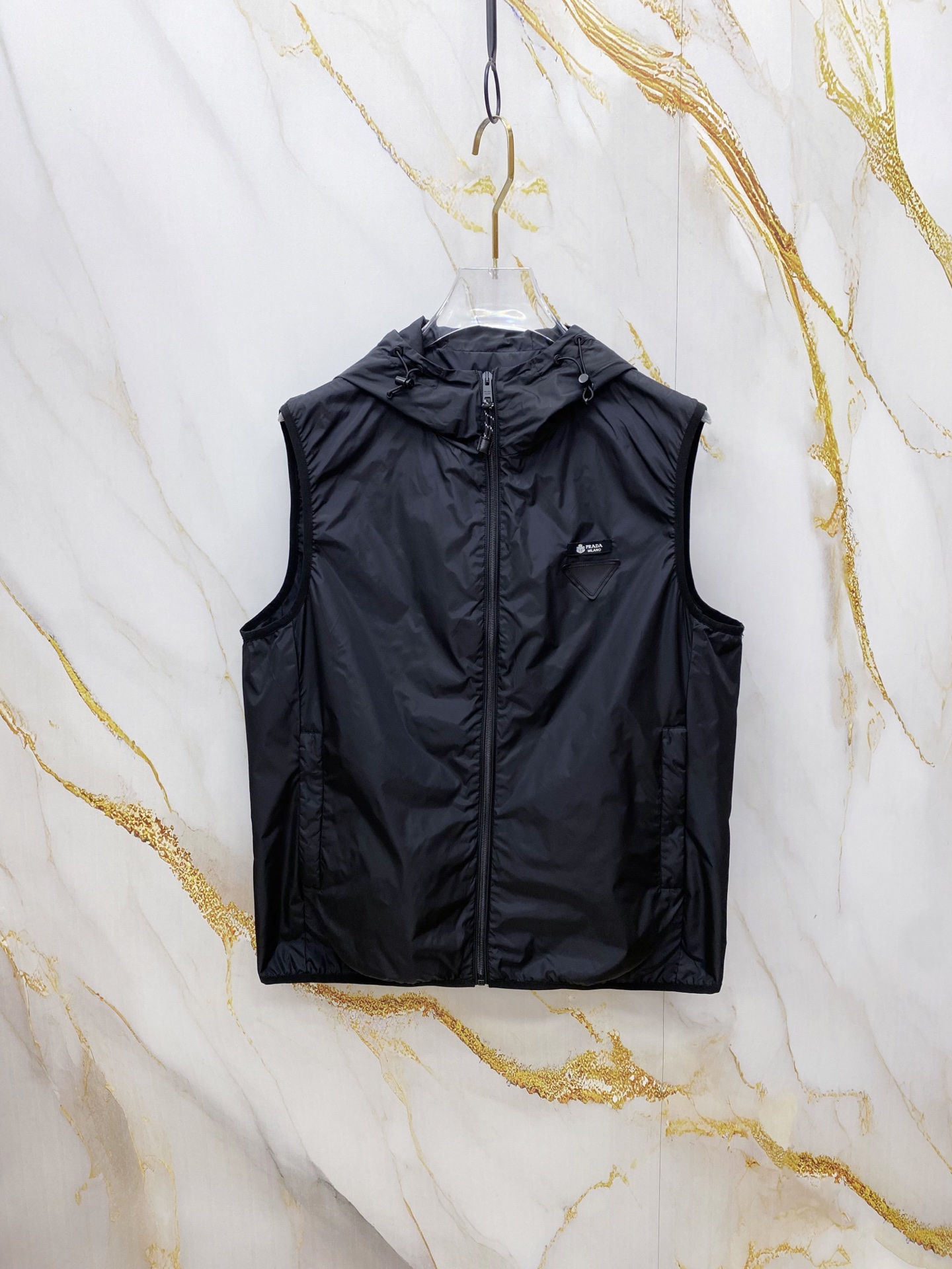 NO:756982,Prada Vest 2026ss new spring new jacket, new products are on sale at the counter simultaneously, suitable for both business and leisure!  The triangle logo highlights the brand's luxury, exquisite craftsmanship, soft, delicate and stylish, custom-made hardware accessories, color black coffee size 48-56, prada, prada, jackets & coats, jackets & coats,19860909Prada 普拉达马甲2026ss春季新款夹克外套,专柜同步新品发售,商务休闲两不误！三角标彰显品牌奢华,工艺精湛考究,柔软细腻且有型,定做五金配饰, 颜色黑色 咖色 尺码48-56,,prada,prada,jackets & coats,jackets & coats,,Men's clothing