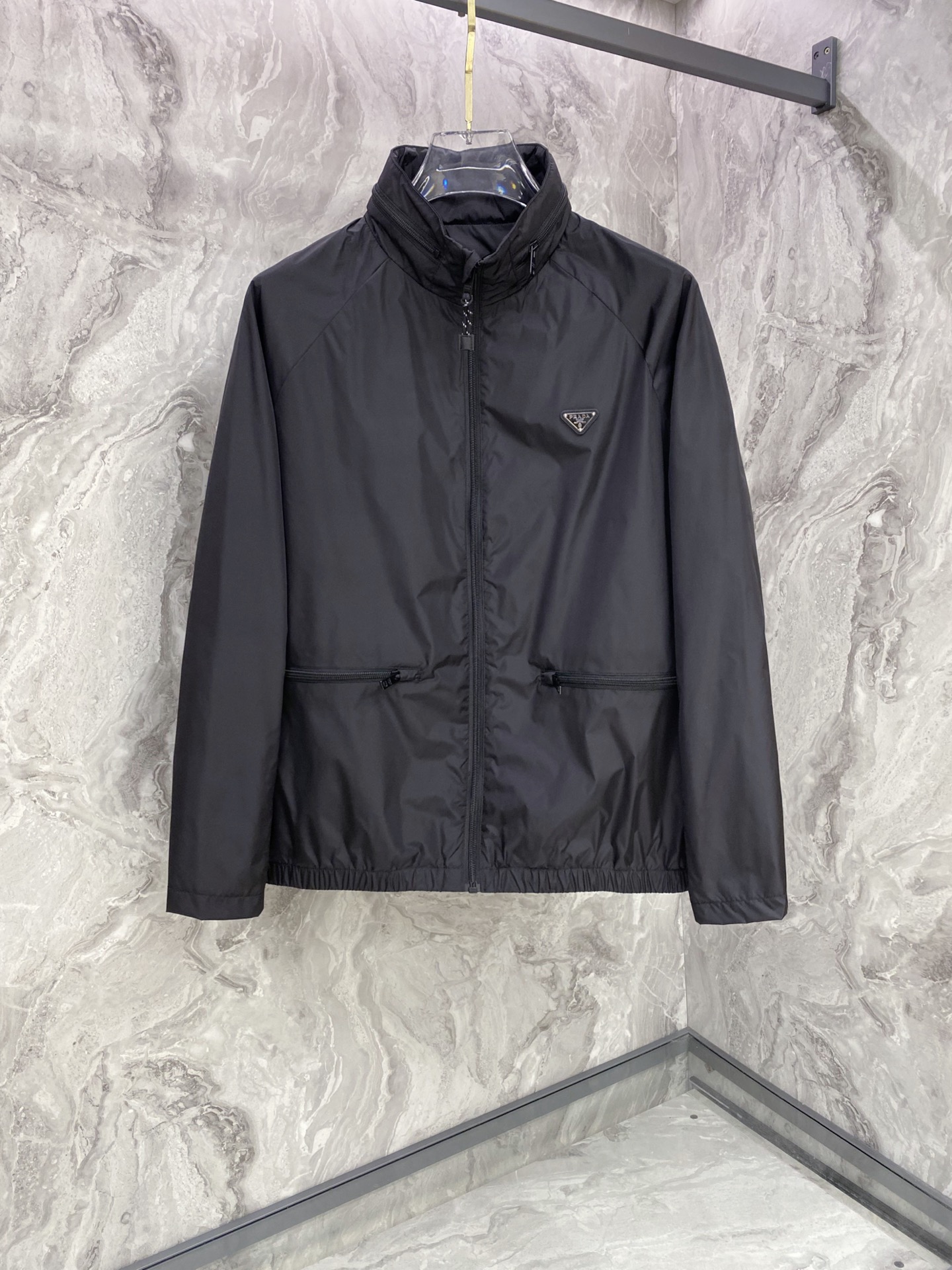 P300 Prada 2026ss nueva chaqueta casual con capucha de primavera y verano, nuevos productos están a la venta en el most…