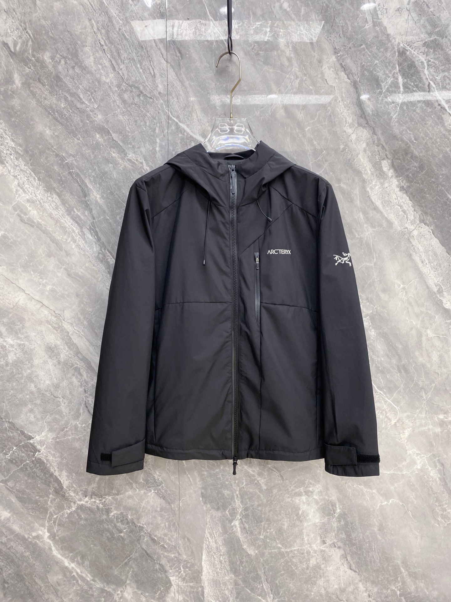 NO:735453,ARC TERYX Arc'teryx 2026ss spring new model. The same men's jacket from the official website. The original three-label complete high-end version. Customized fabric. Highly breathable and comfortable, with impeccable details. The brand element design concept reflects high quality. It feels delicate and soft. It presents casual tailoring and the upper body shape is awesome. The size is 48-56.,arc'teryx,jackets & coats,jackets & coats,19860909ARC TERYX 始祖鸟2026ss春季新款 官网同款男士夹克外套,原单三标齐全高端版本 定制面料 透气舒适度高,细节无可挑剔,品牌元素设计理念,体现高品质.手感细腻柔软 呈现休闲裁剪,上身版型超赞 码数48-56.,arc'teryx,jackets & coats,jackets & coats,,Men's clothing