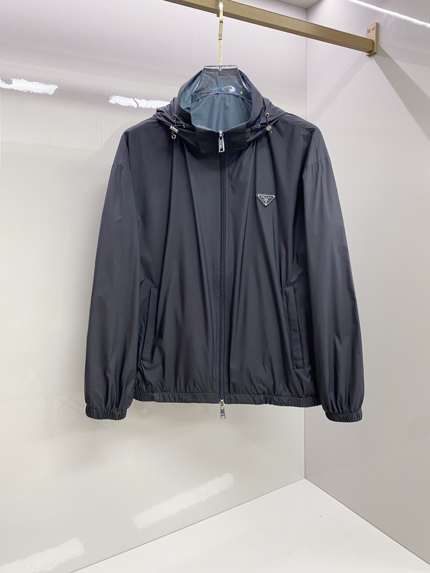 Prada 普拉达 双面穿 2026ss春季新款连帽夹克外套全高端版本！高定专柜面料辅料，透气舒适度高，