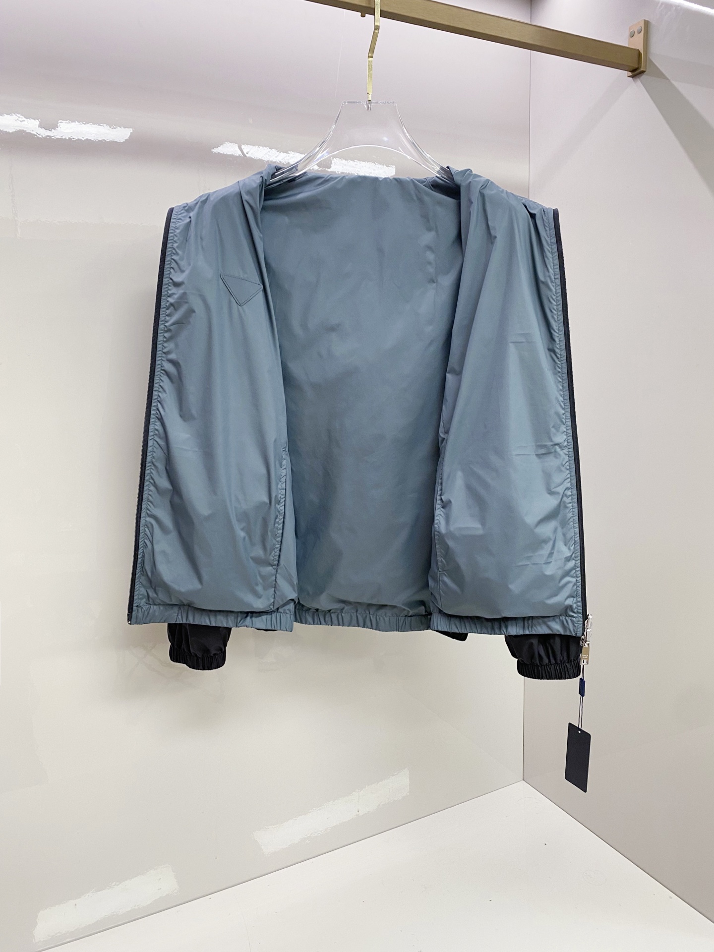 Prada 普拉达 双面穿 2026ss春季新款连帽夹克外套全高端版本！高定专柜面料辅料，透气舒适度高，