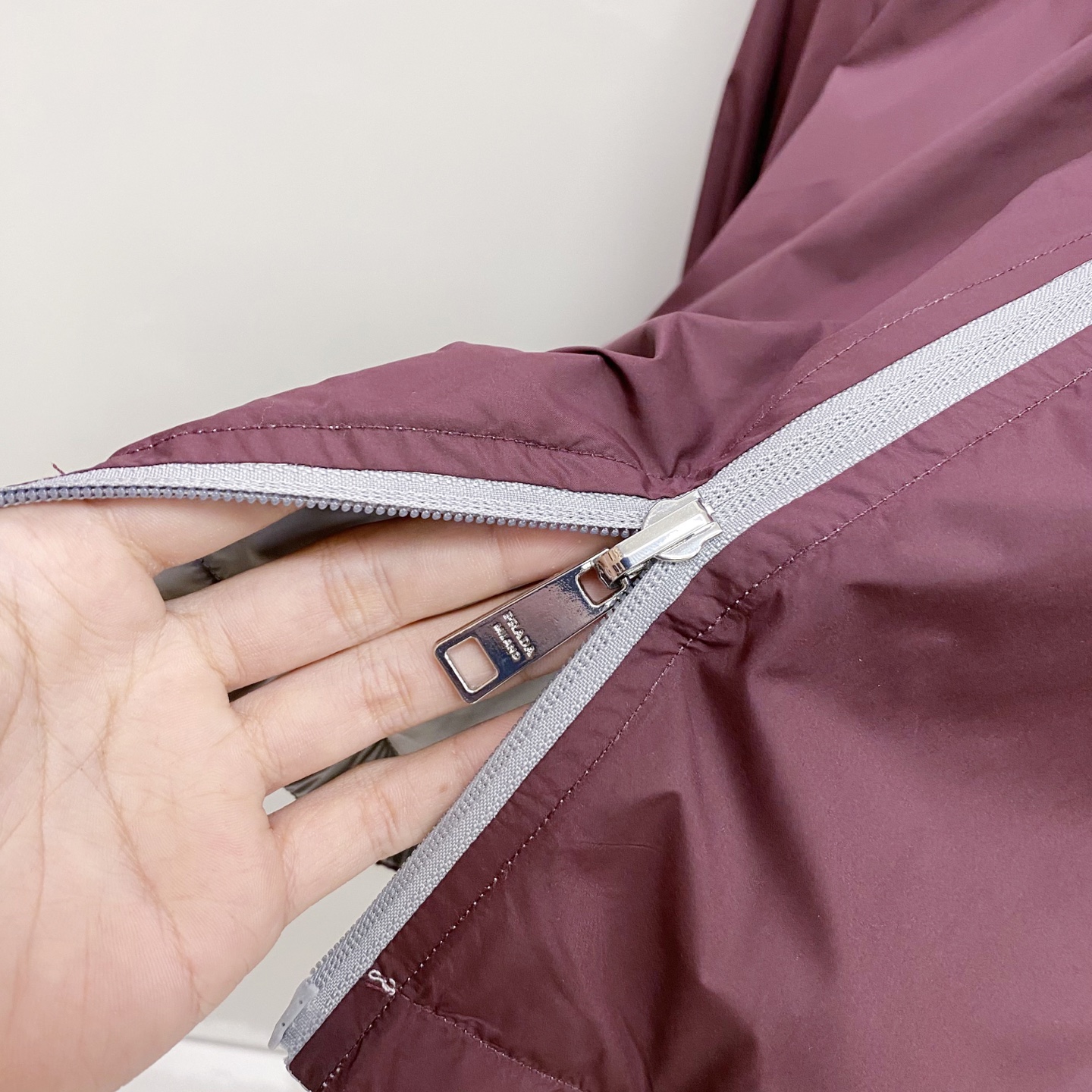 Prada 普拉达 双面穿 2026ss春季新款连帽夹克外套全高端版本！高定专柜面料辅料，透气舒适度高，