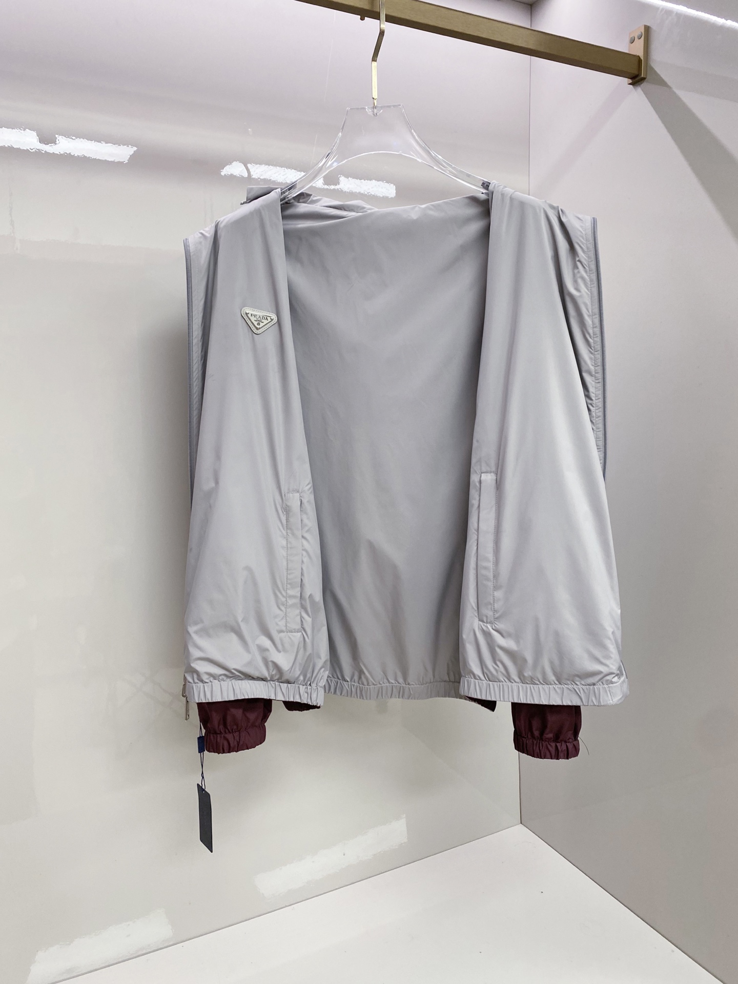 Prada 普拉达 双面穿 2026ss春季新款连帽夹克外套全高端版本！高定专柜面料辅料，透气舒适度高，