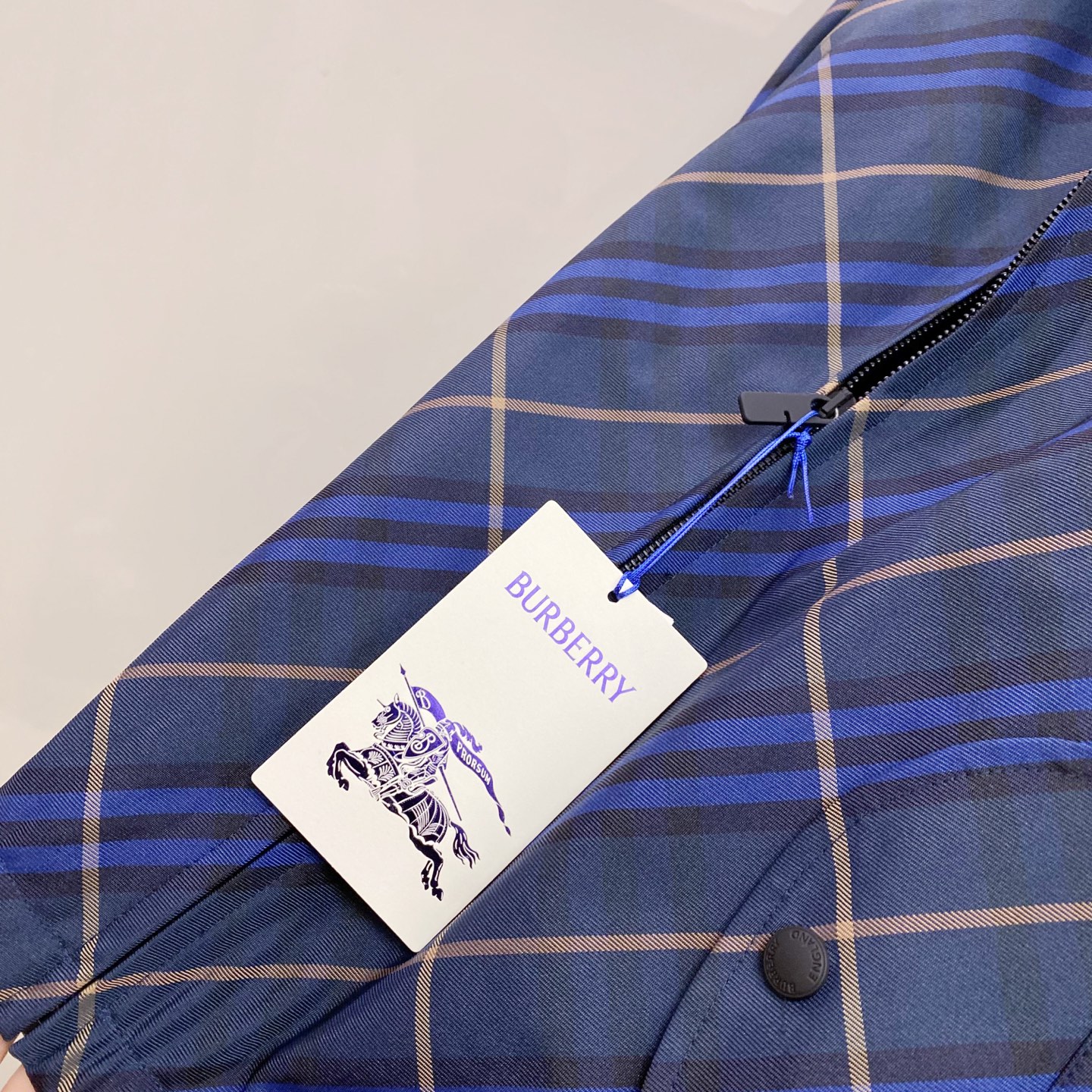 Burberry 巴宝莉 2026春季新款连帽夹克外套，全高端版本！高定专柜面料辅料，透气舒适度高，细节