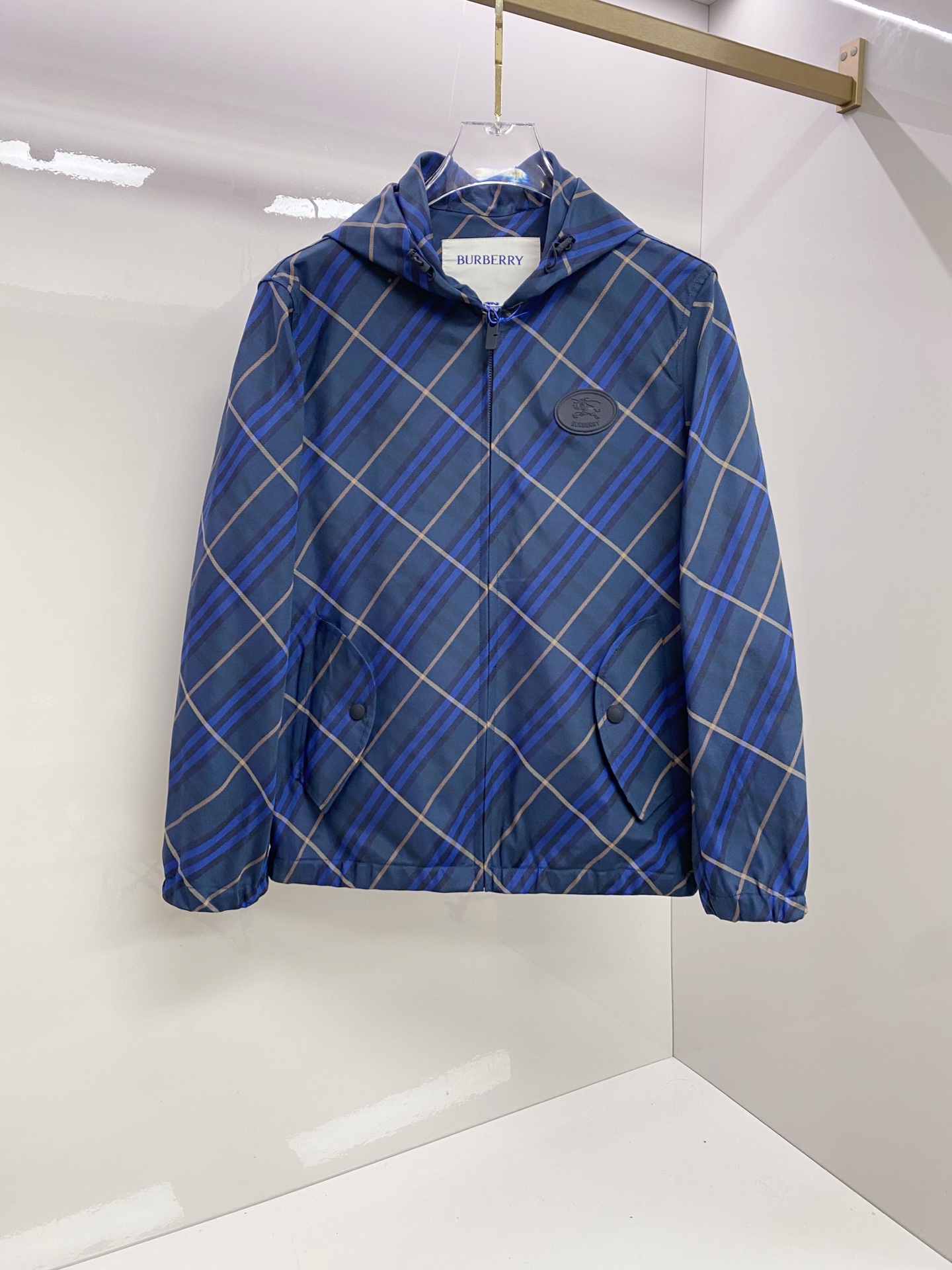 Burberry 巴宝莉 2026春季新款连帽夹克外套，全高端版本！高定专柜面料辅料，透气舒适度高，细节