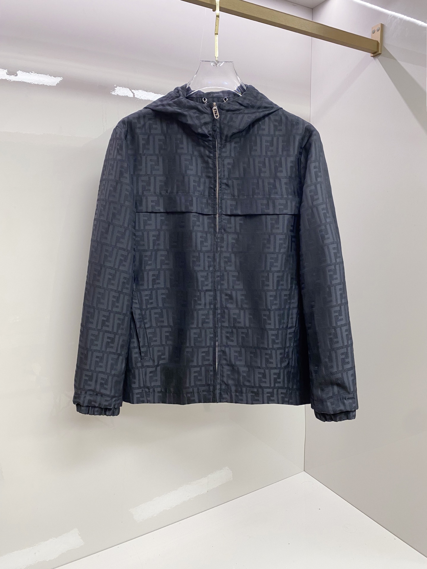 Fendi 芬迪 2026ss春季新款连帽夹克外套全高端版本！高定专柜面料辅料，透气舒适度高，细节无可挑