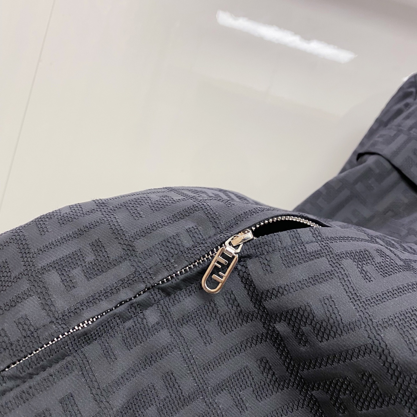 Fendi 芬迪 2026ss春季新款连帽夹克外套全高端版本！高定专柜面料辅料，透气舒适度高，细节无可挑