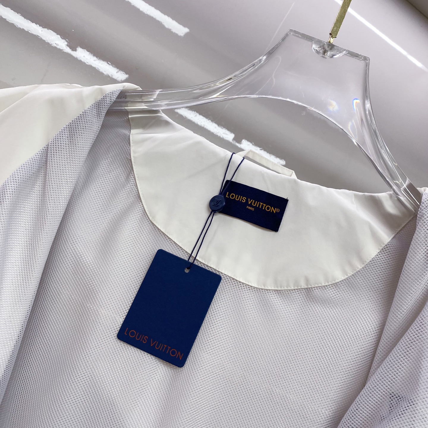 LV 2026ss春季新款连帽夹克外套全高端版本！高定专柜面料辅料，透气舒适度高，细节无可挑剔，做工考究