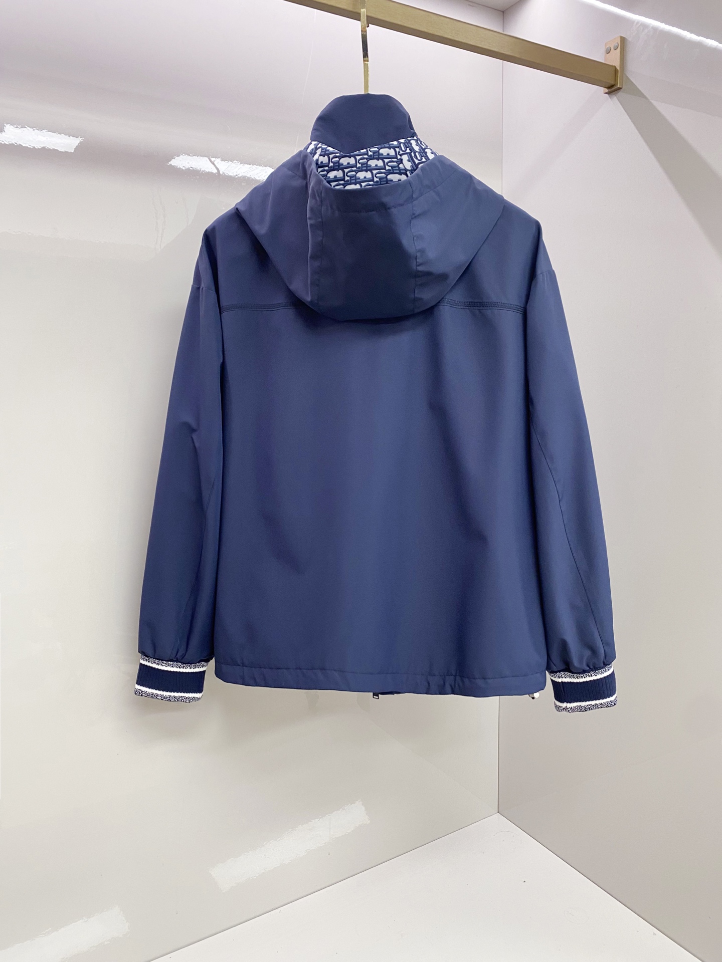 Dior 迪奥 2026ss春季新款连帽夹克外套全高端版本！高定专柜面料辅料，透气舒适度高，细节无可挑剔