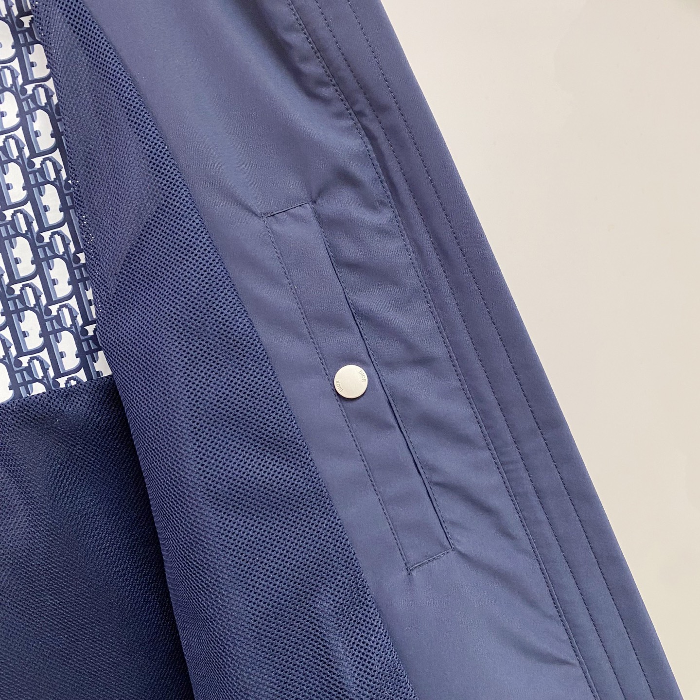 Dior 迪奥 2026ss春季新款连帽夹克外套全高端版本！高定专柜面料辅料，透气舒适度高，细节无可挑剔