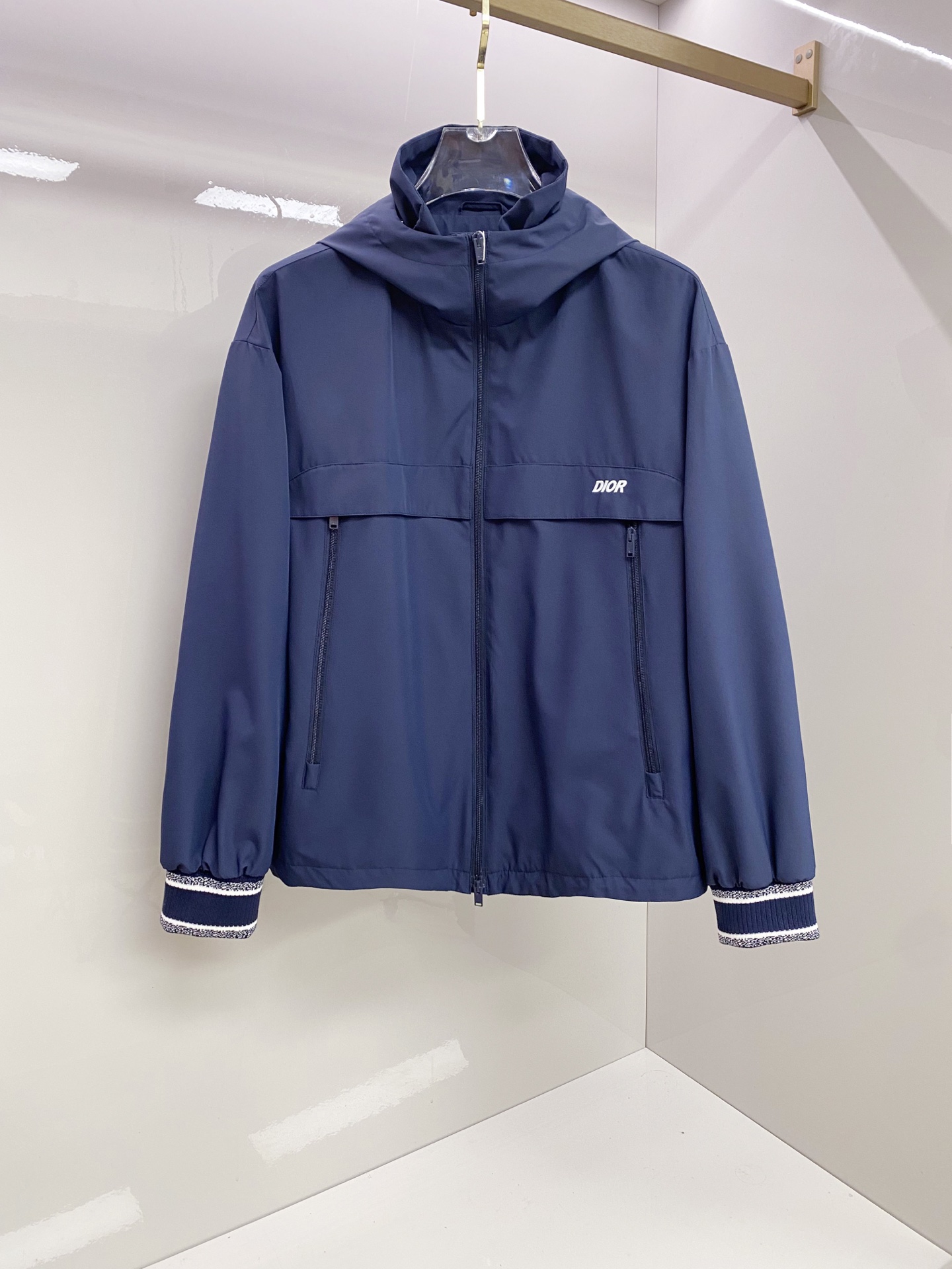 Dior 迪奥 2026ss春季新款连帽夹克外套全高端版本！高定专柜面料辅料，透气舒适度高，细节无可挑剔