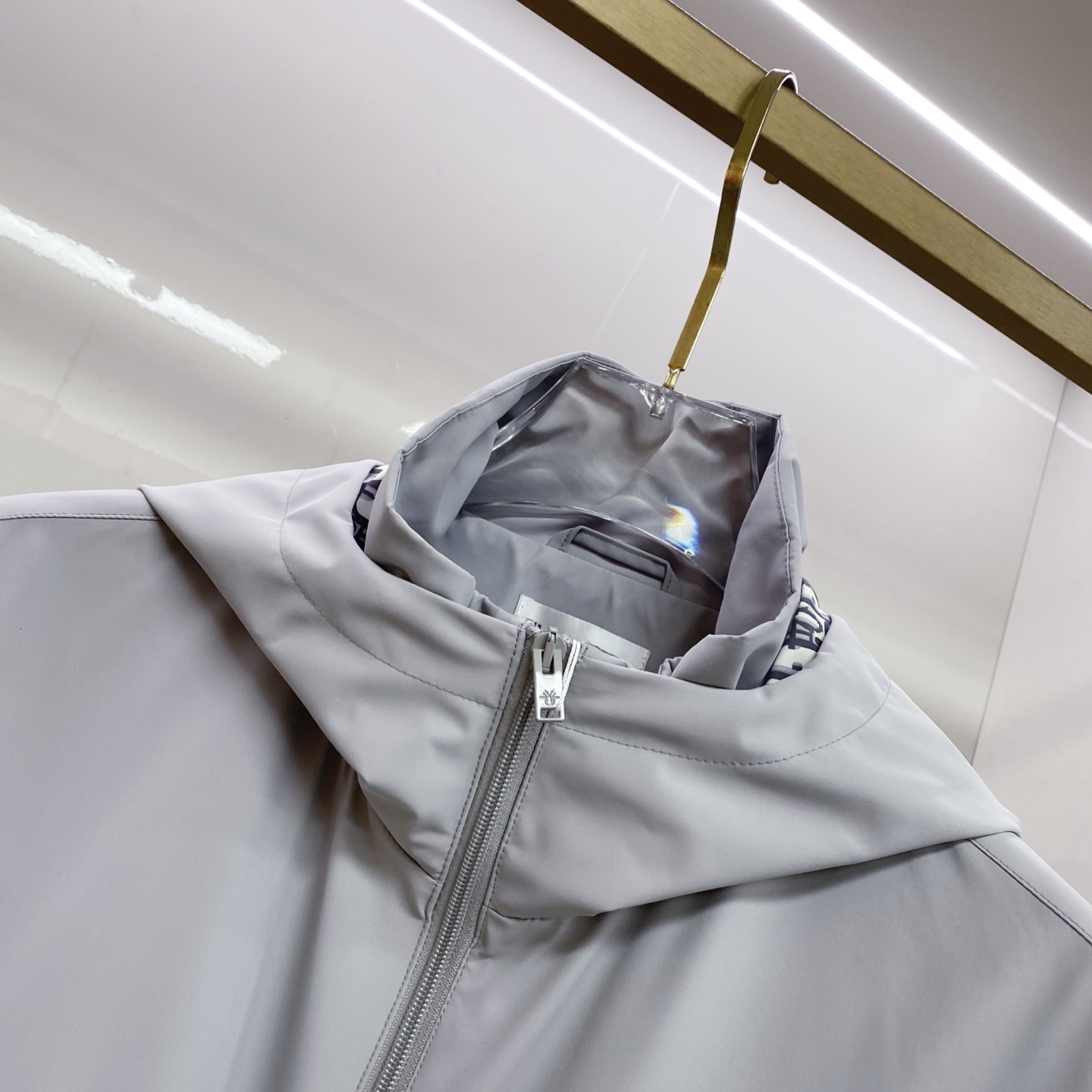 Dior 迪奥 2026ss春季新款连帽夹克外套全高端版本！高定专柜面料辅料，透气舒适度高，细节无可挑剔