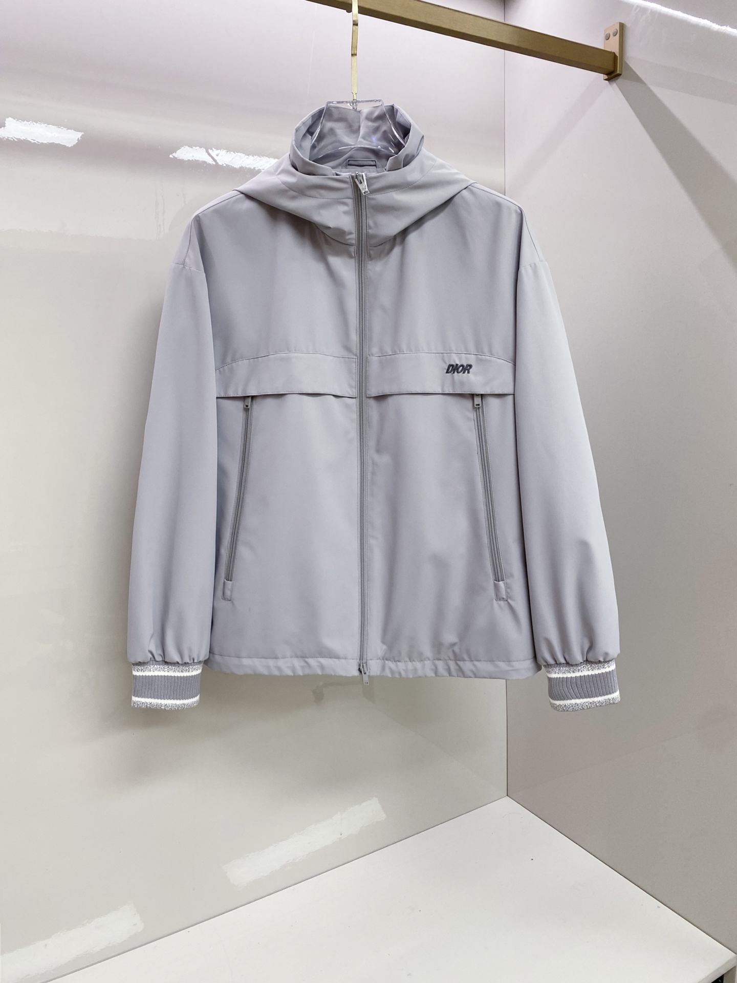 Dior 迪奥 2026ss春季新款连帽夹克外套全高端版本！高定专柜面料辅料，透气舒适度高，细节无可挑剔