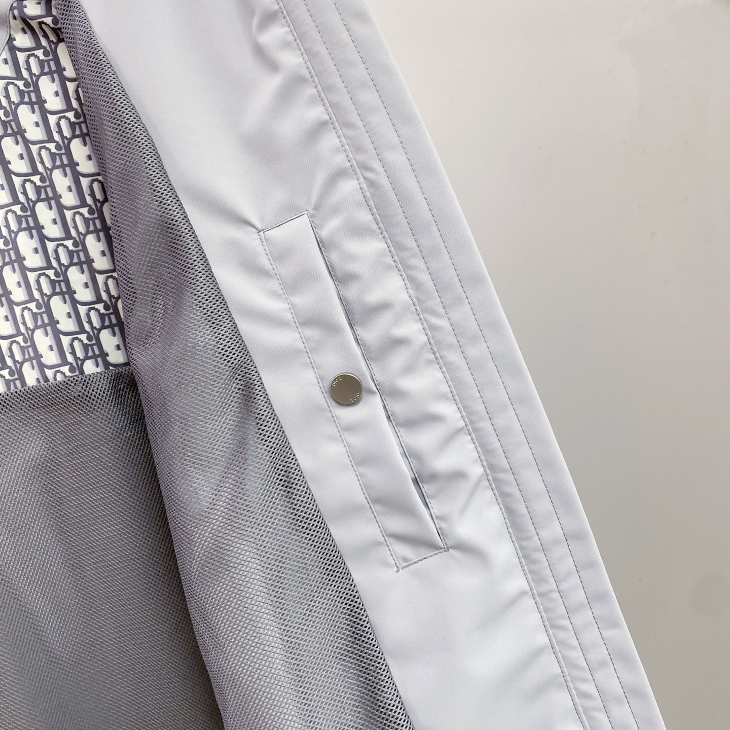 Dior 迪奥 2026ss春季新款连帽夹克外套全高端版本！高定专柜面料辅料，透气舒适度高，细节无可挑剔