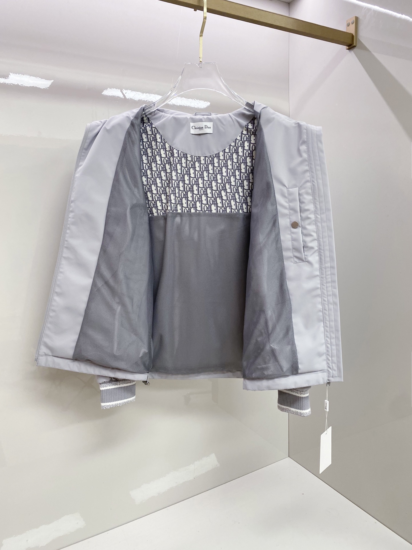 Dior 迪奥 2026ss春季新款连帽夹克外套全高端版本！高定专柜面料辅料，透气舒适度高，细节无可挑剔