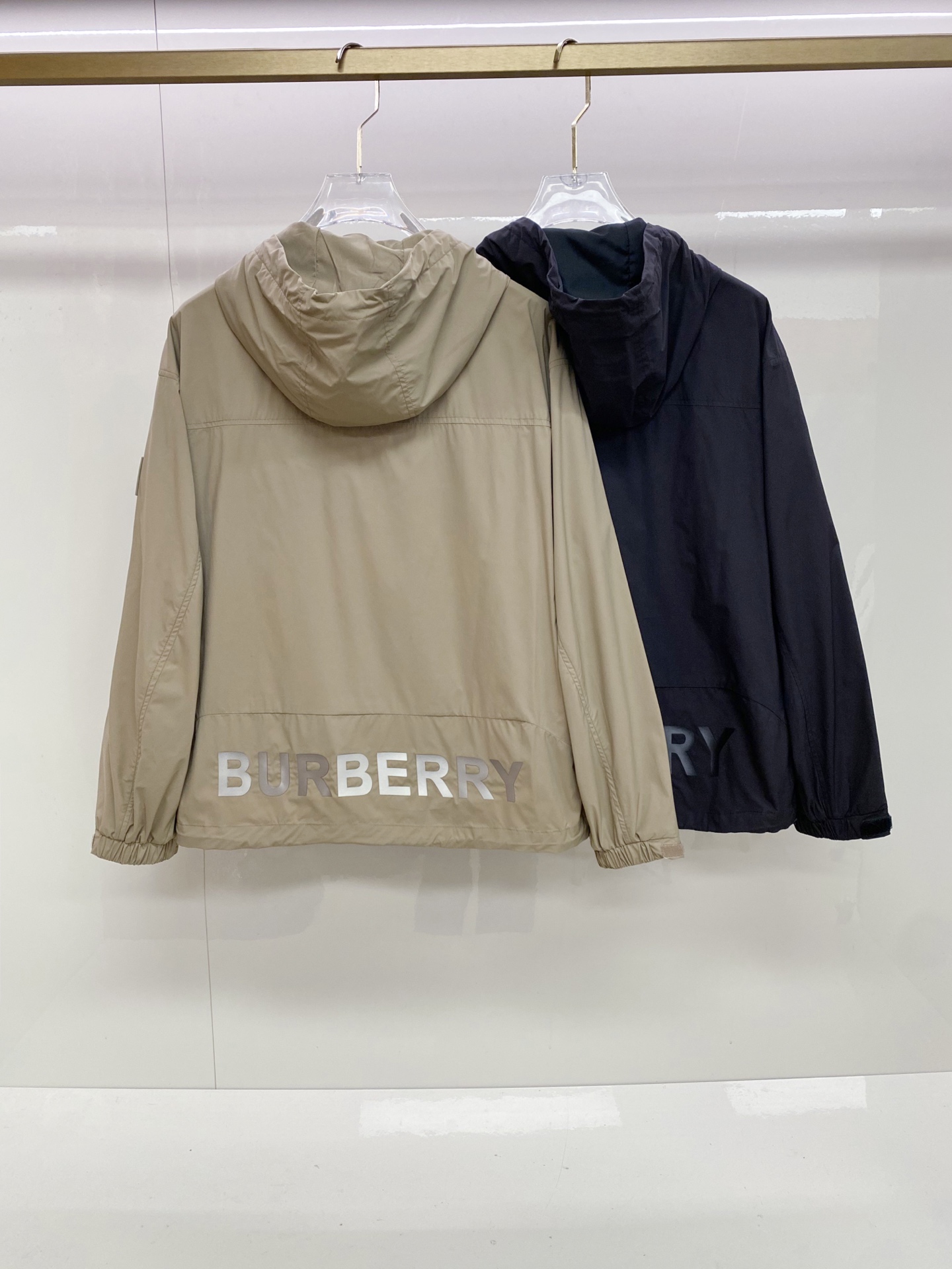 Burberry 巴宝莉 2026ss春季新款连帽夹克外套全高端版本！高定专柜面料辅料，透气舒适度高，细
