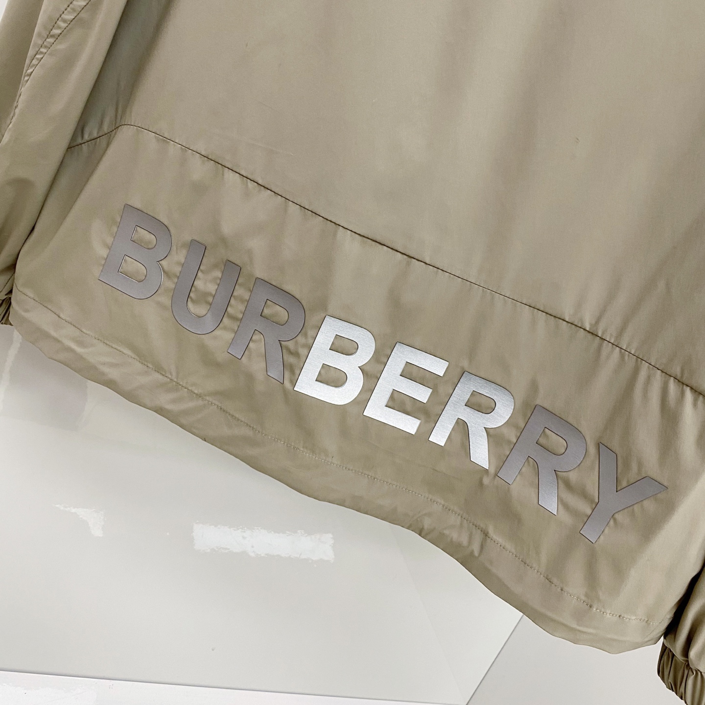 Burberry 巴宝莉 2026ss春季新款连帽夹克外套全高端版本！高定专柜面料辅料，透气舒适度高，细