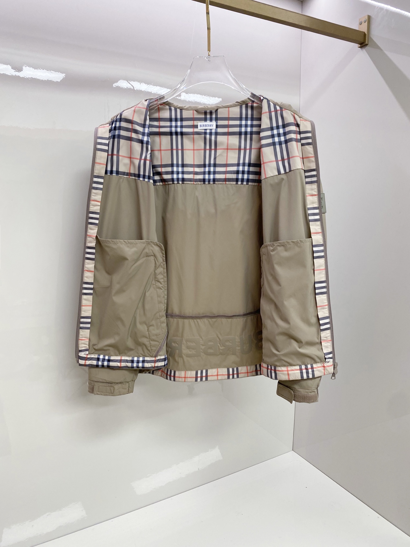 Burberry 巴宝莉 2026ss春季新款连帽夹克外套全高端版本！高定专柜面料辅料，透气舒适度高，细