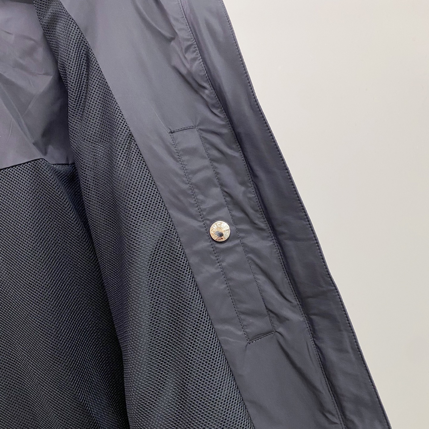 Moncler 蒙口 2026ss春季新款连帽夹克外套全高端版本！高定专柜面料辅料，透气舒适度高，细节无