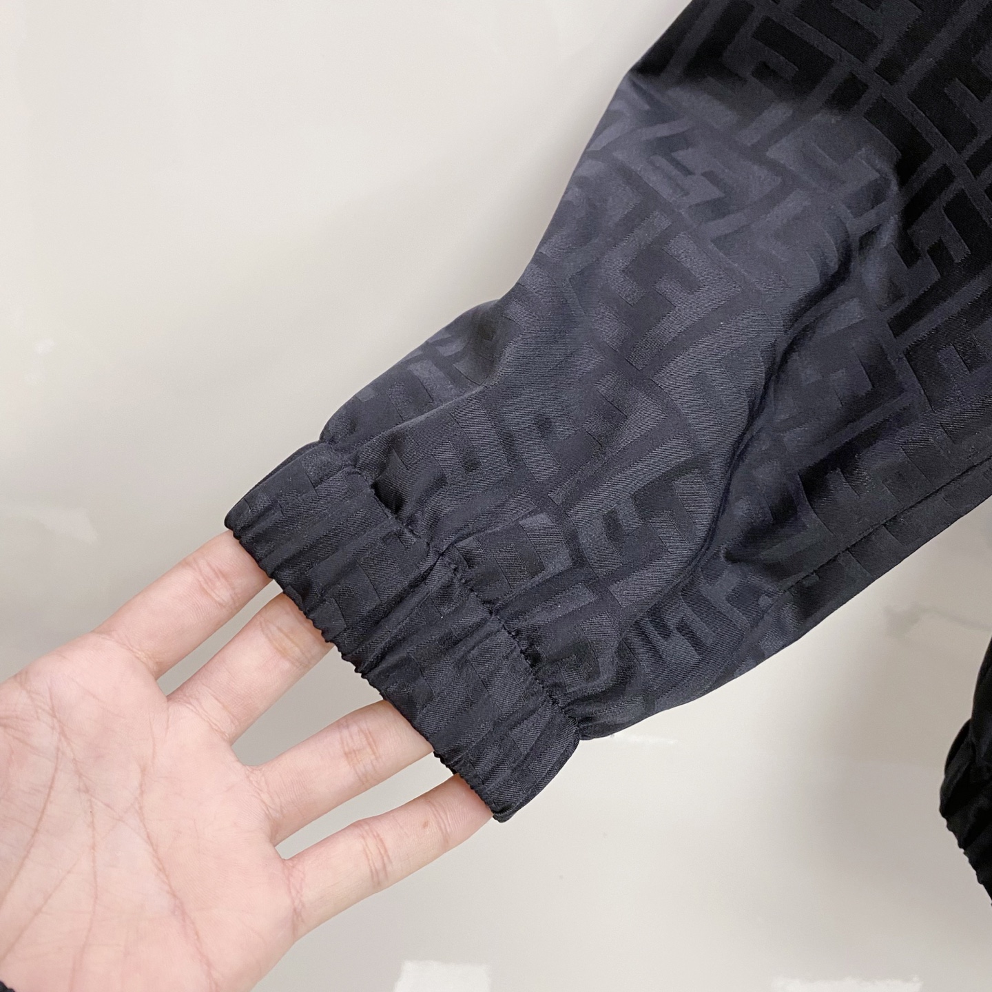 Fendi 芬迪 2026ss春季新款连帽夹克外套全高端版本！高定专柜面料辅料，透气舒适度高，细节无可挑