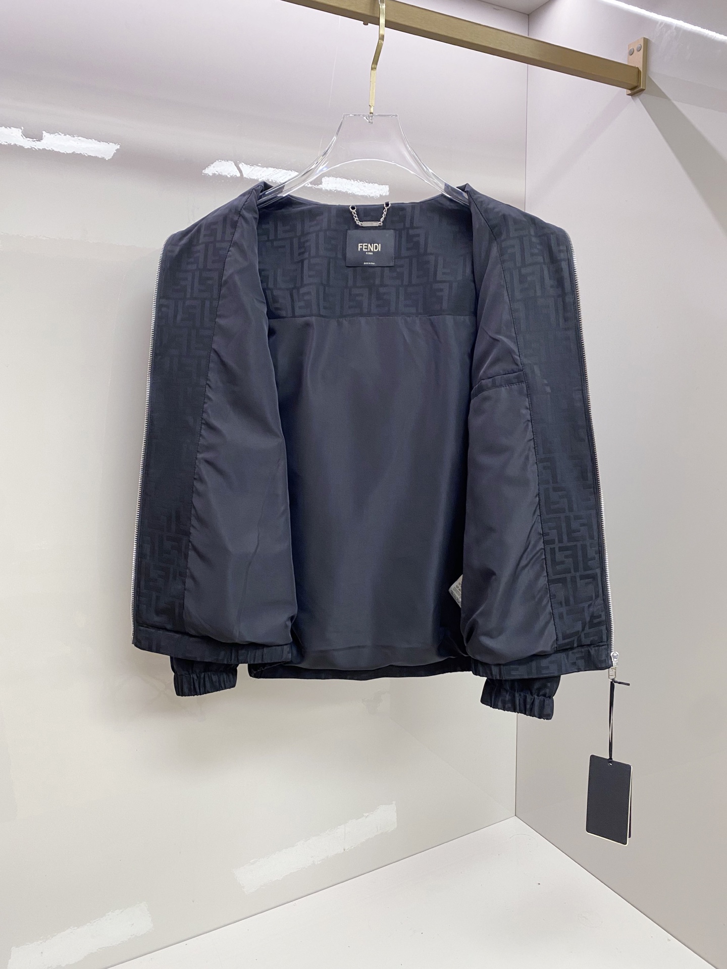 Fendi 芬迪 2026ss春季新款连帽夹克外套全高端版本！高定专柜面料辅料，透气舒适度高，细节无可挑