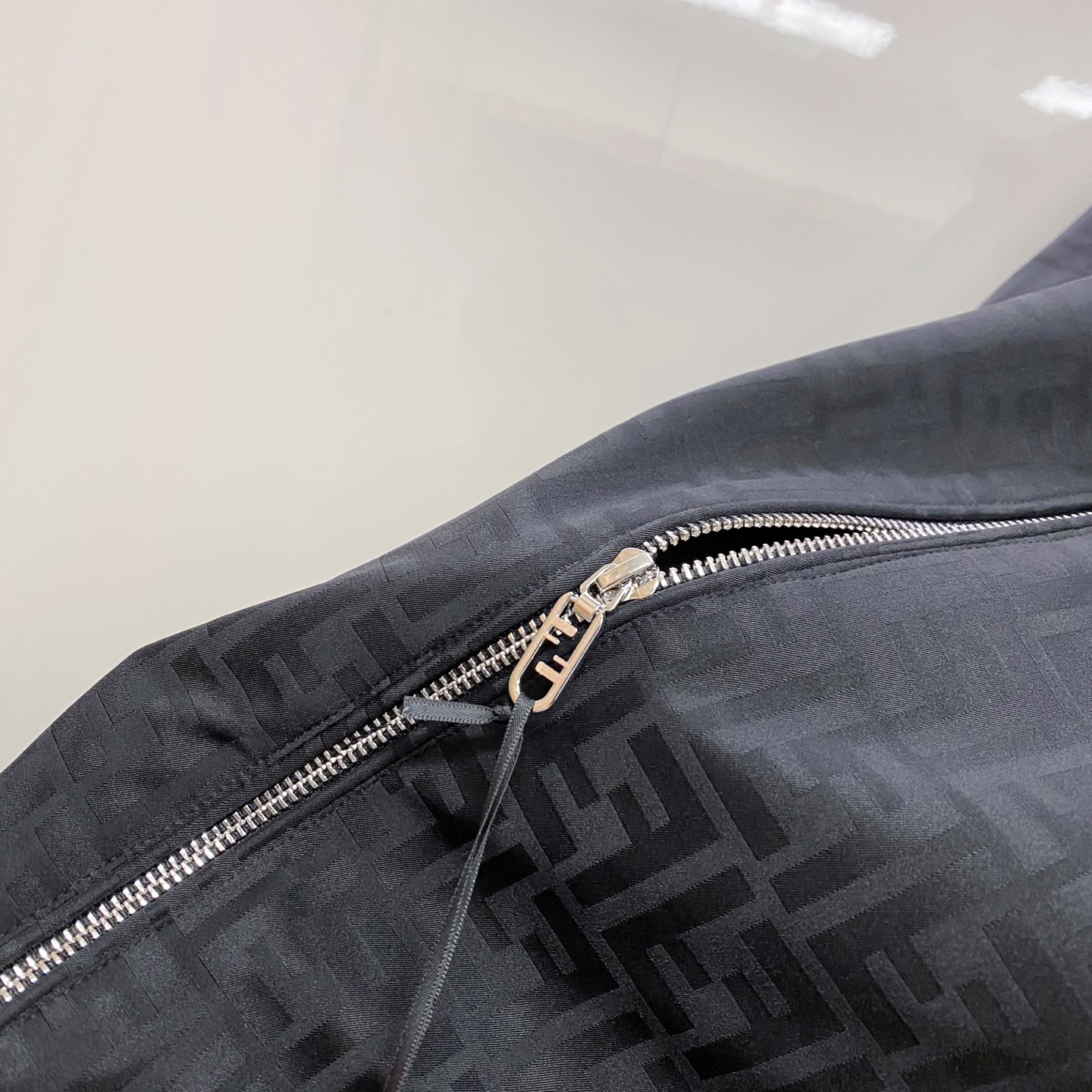 Fendi 芬迪 2026ss春季新款连帽夹克外套全高端版本！高定专柜面料辅料，透气舒适度高，细节无可挑