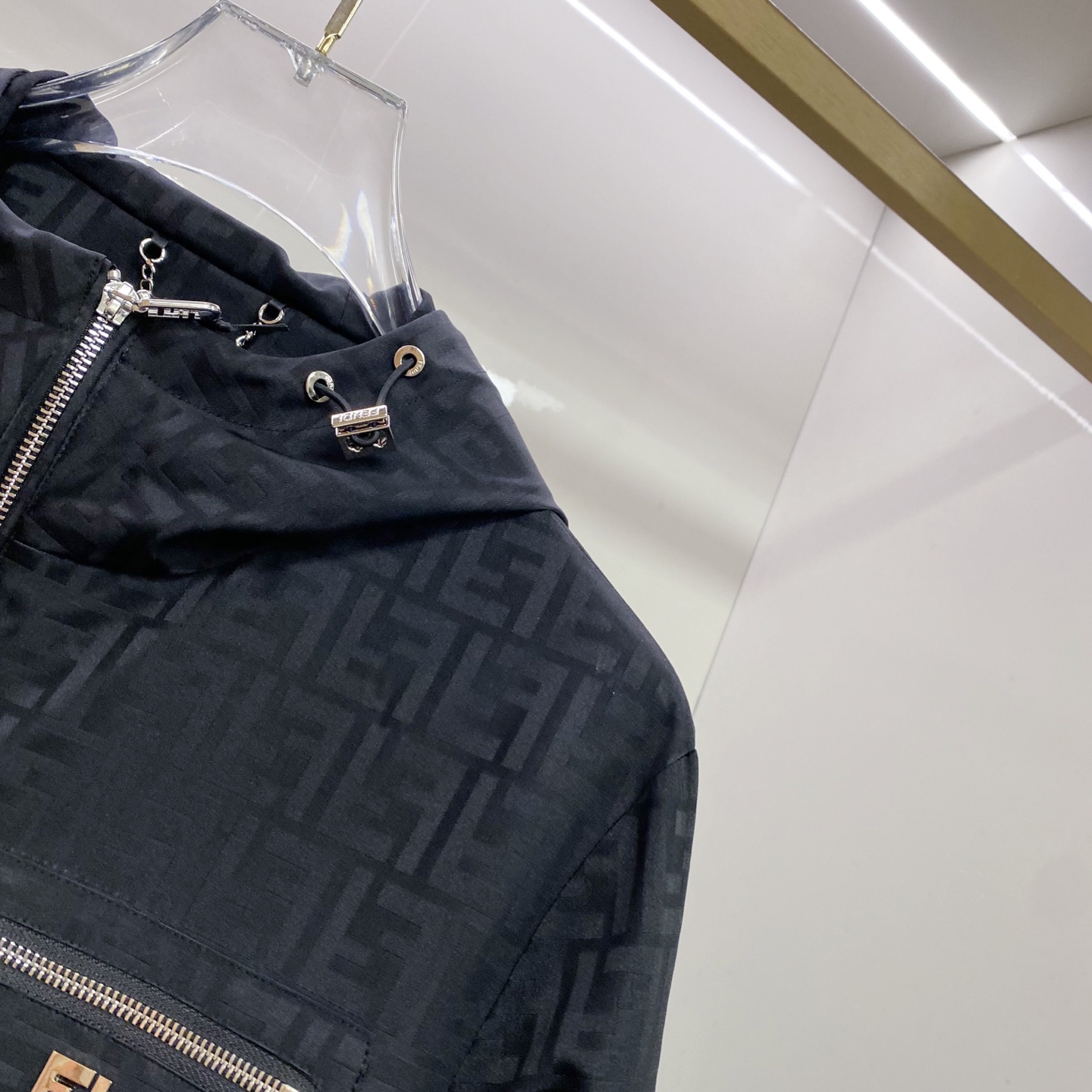 Fendi 芬迪 2026ss春季新款连帽夹克外套全高端版本！高定专柜面料辅料，透气舒适度高，细节无可挑