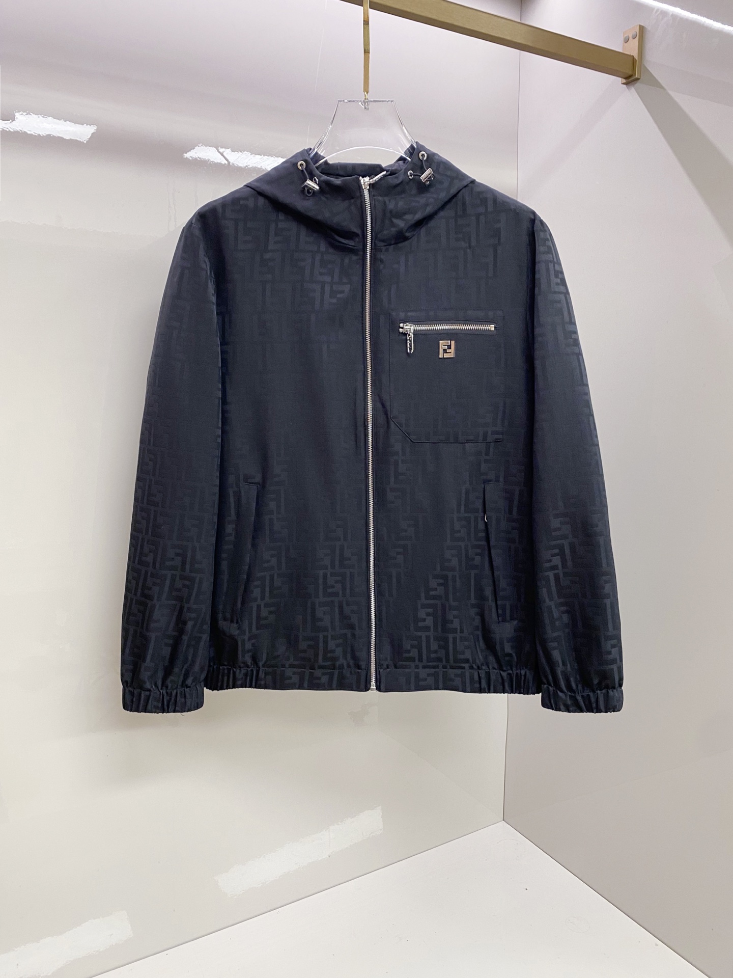 Fendi 芬迪 2026ss春季新款连帽夹克外套全高端版本！高定专柜面料辅料，透气舒适度高，细节无可挑
