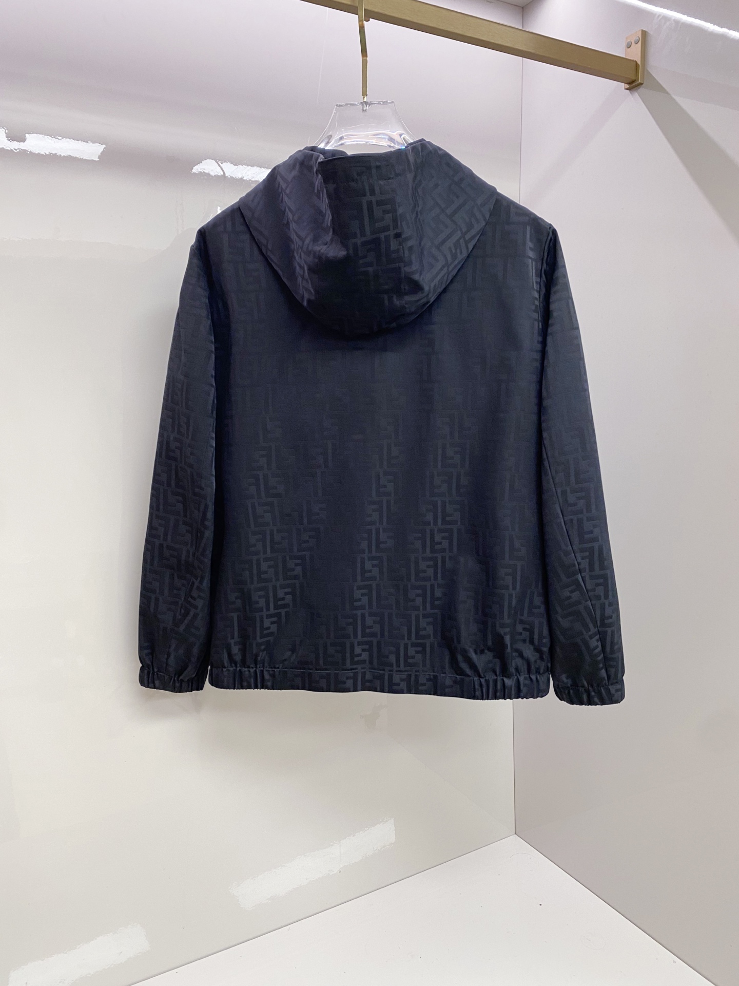 Fendi 芬迪 2026ss春季新款连帽夹克外套全高端版本！高定专柜面料辅料，透气舒适度高，细节无可挑