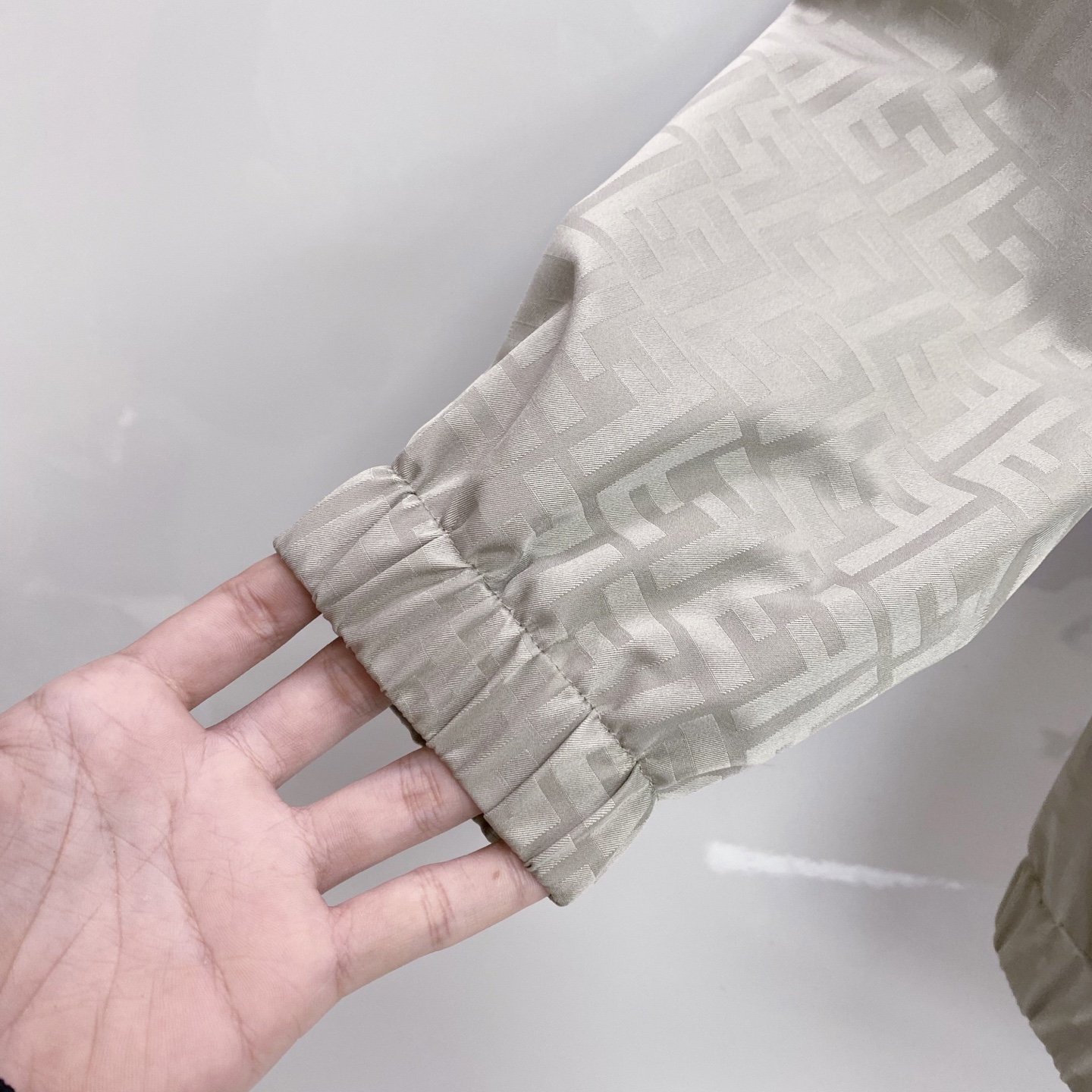 Fendi 芬迪 2026ss春季新款连帽夹克外套全高端版本！高定专柜面料辅料，透气舒适度高，细节无可挑