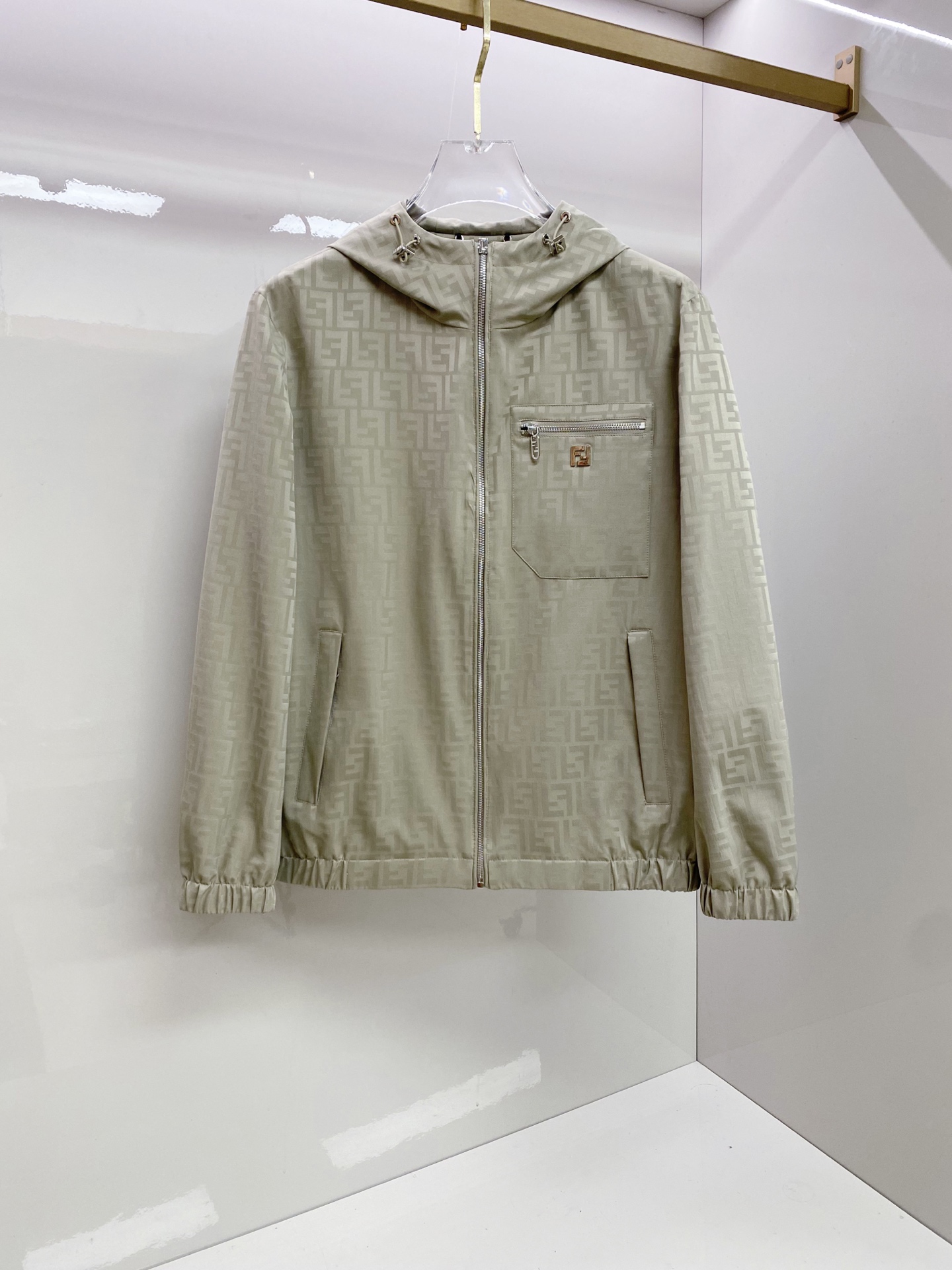 Fendi 芬迪 2026ss春季新款连帽夹克外套全高端版本！高定专柜面料辅料，透气舒适度高，细节无可挑