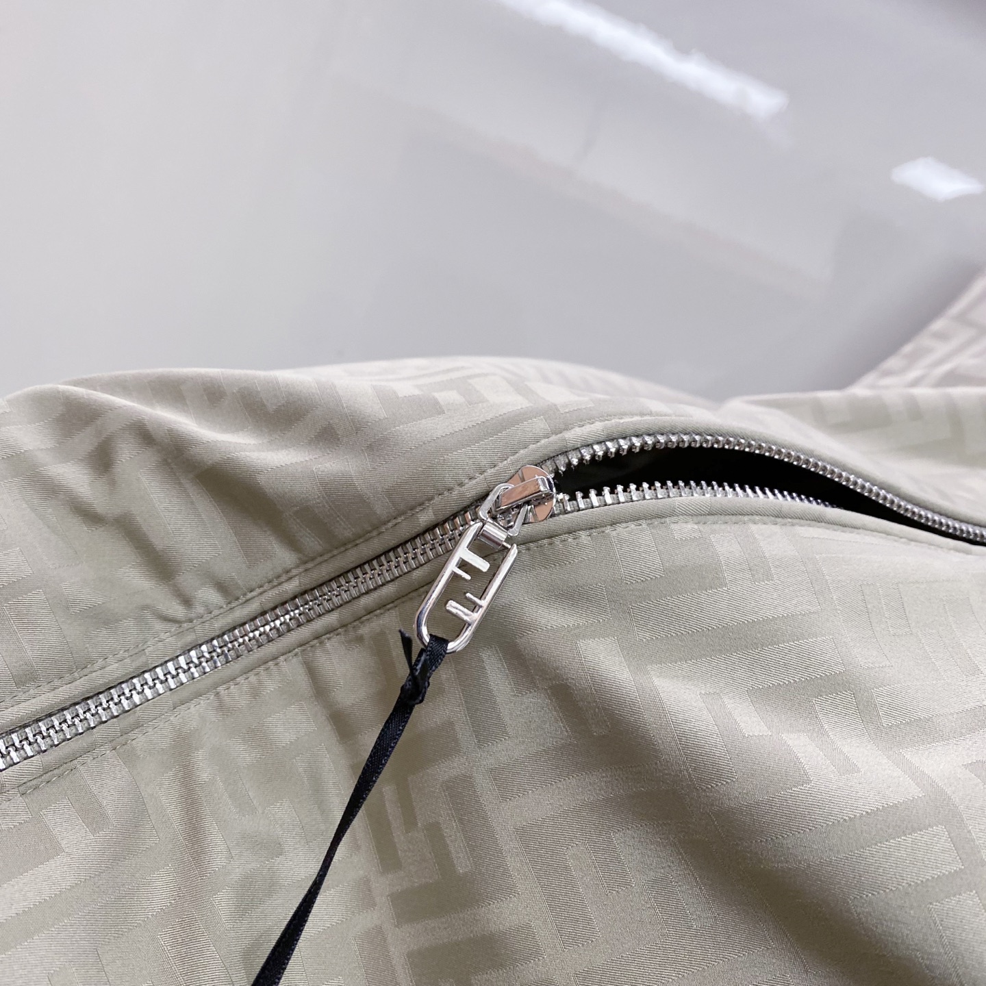 Fendi 芬迪 2026ss春季新款连帽夹克外套全高端版本！高定专柜面料辅料，透气舒适度高，细节无可挑