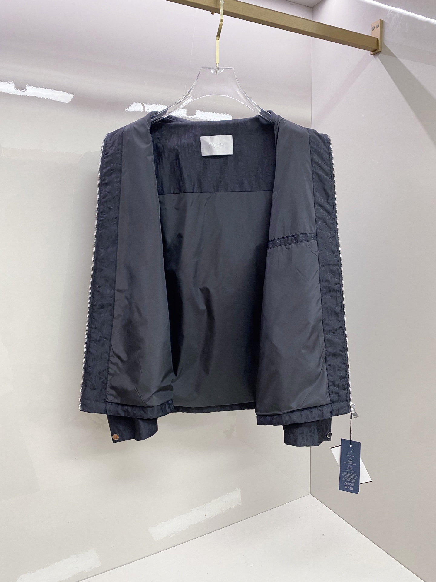 dior 迪奥 2026ss春季新款立领夹克外套全高端版本！高定专柜面料辅料，透气舒适度高，细节无可挑剔