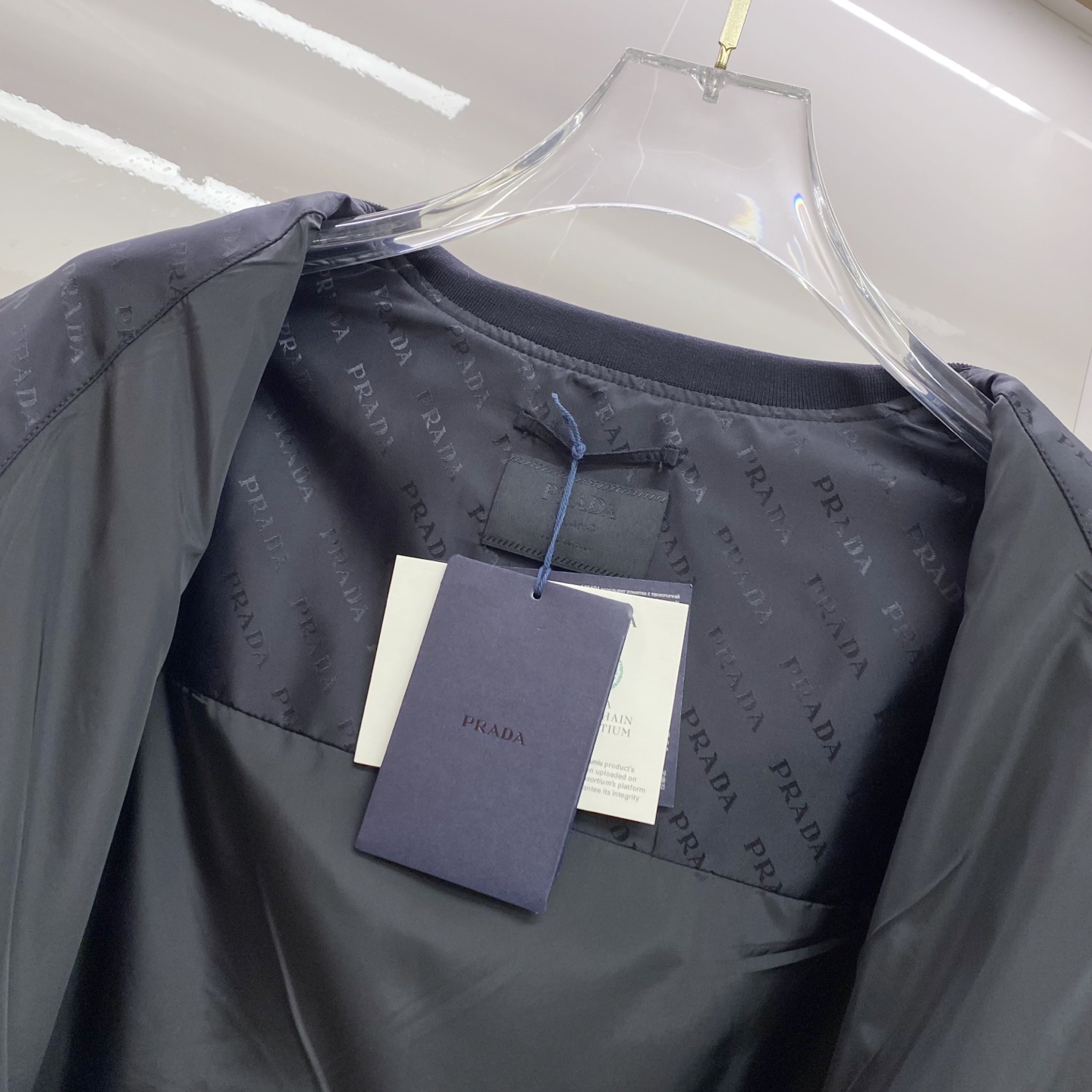 Prada 普拉达2026ss春季新款夹克外套全高端版本！高定专柜面料辅料，透气舒适度高，细节无可挑剔，