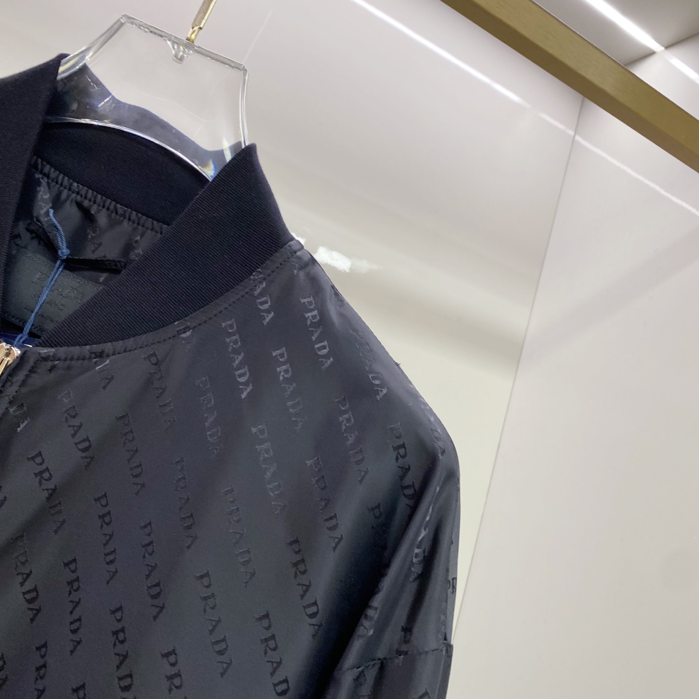 Prada 普拉达2026ss春季新款夹克外套全高端版本！高定专柜面料辅料，透气舒适度高，细节无可挑剔，