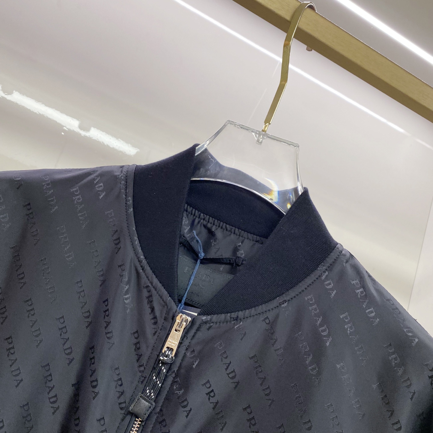 Prada 普拉达2026ss春季新款夹克外套全高端版本！高定专柜面料辅料，透气舒适度高，细节无可挑剔，