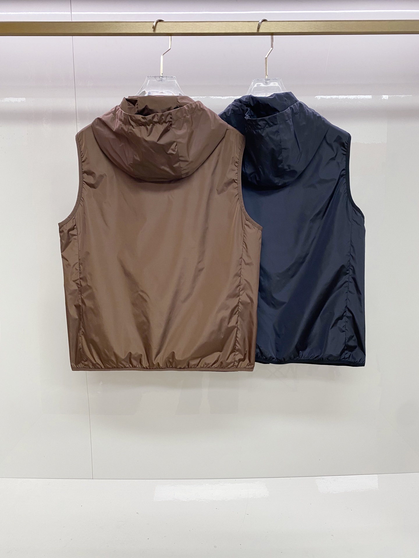 Prada 普拉达马甲2026ss春季新款夹克外套，专柜同步新品发售，商务休闲两不误！三角标彰显品牌奢华