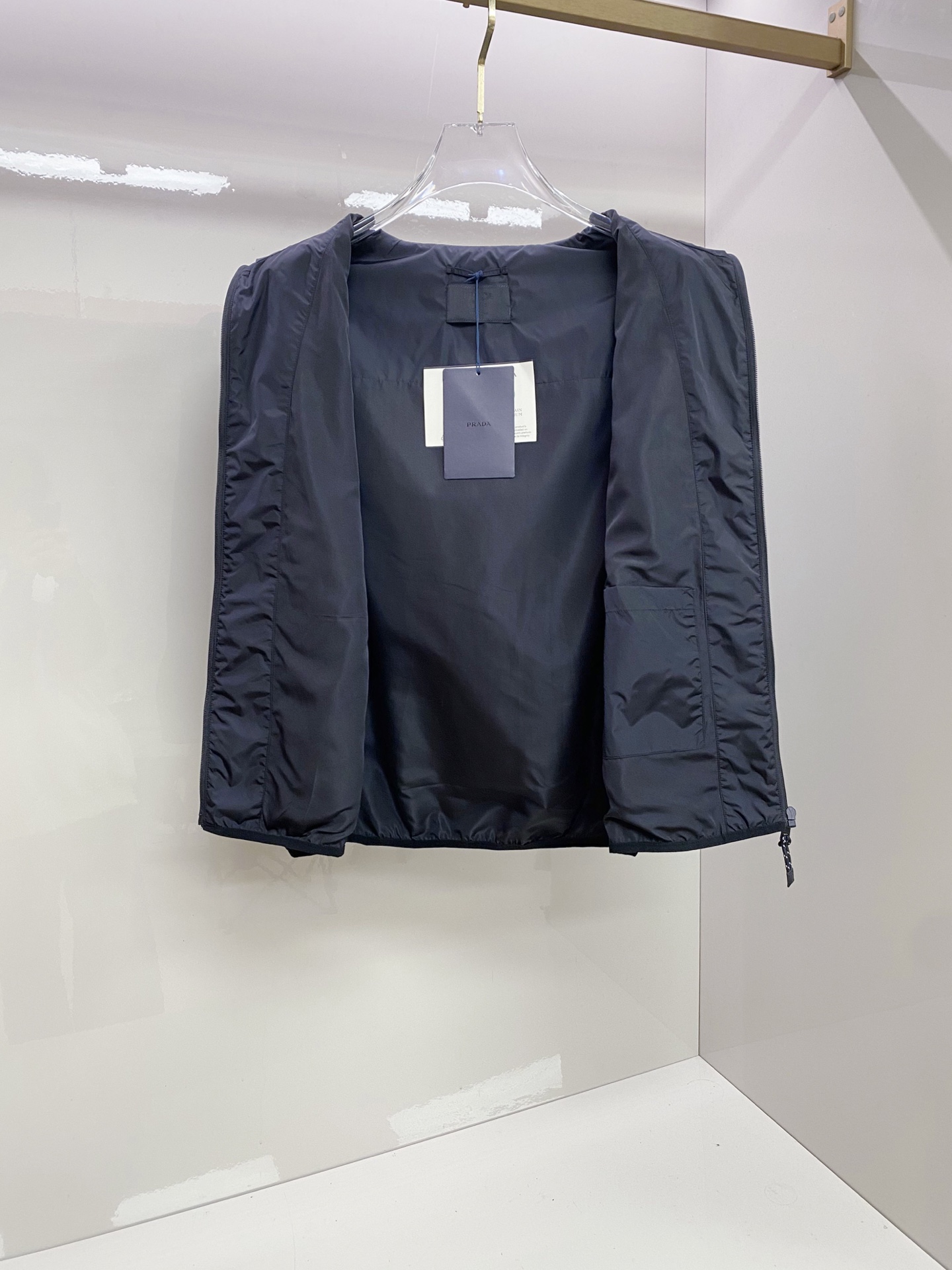 Prada 普拉达马甲2026ss春季新款夹克外套，专柜同步新品发售，商务休闲两不误！三角标彰显品牌奢华