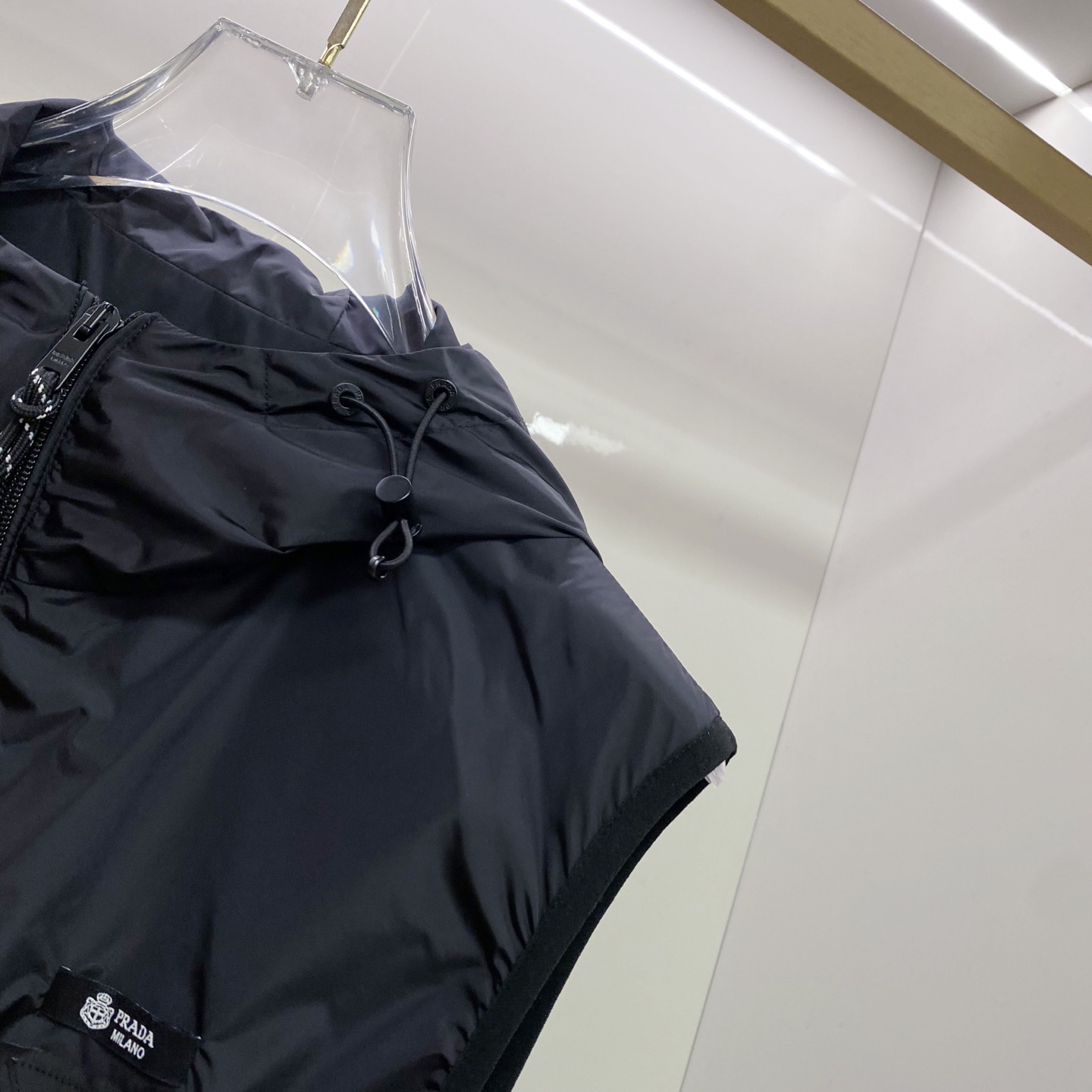 Prada 普拉达马甲2026ss春季新款夹克外套，专柜同步新品发售，商务休闲两不误！三角标彰显品牌奢华