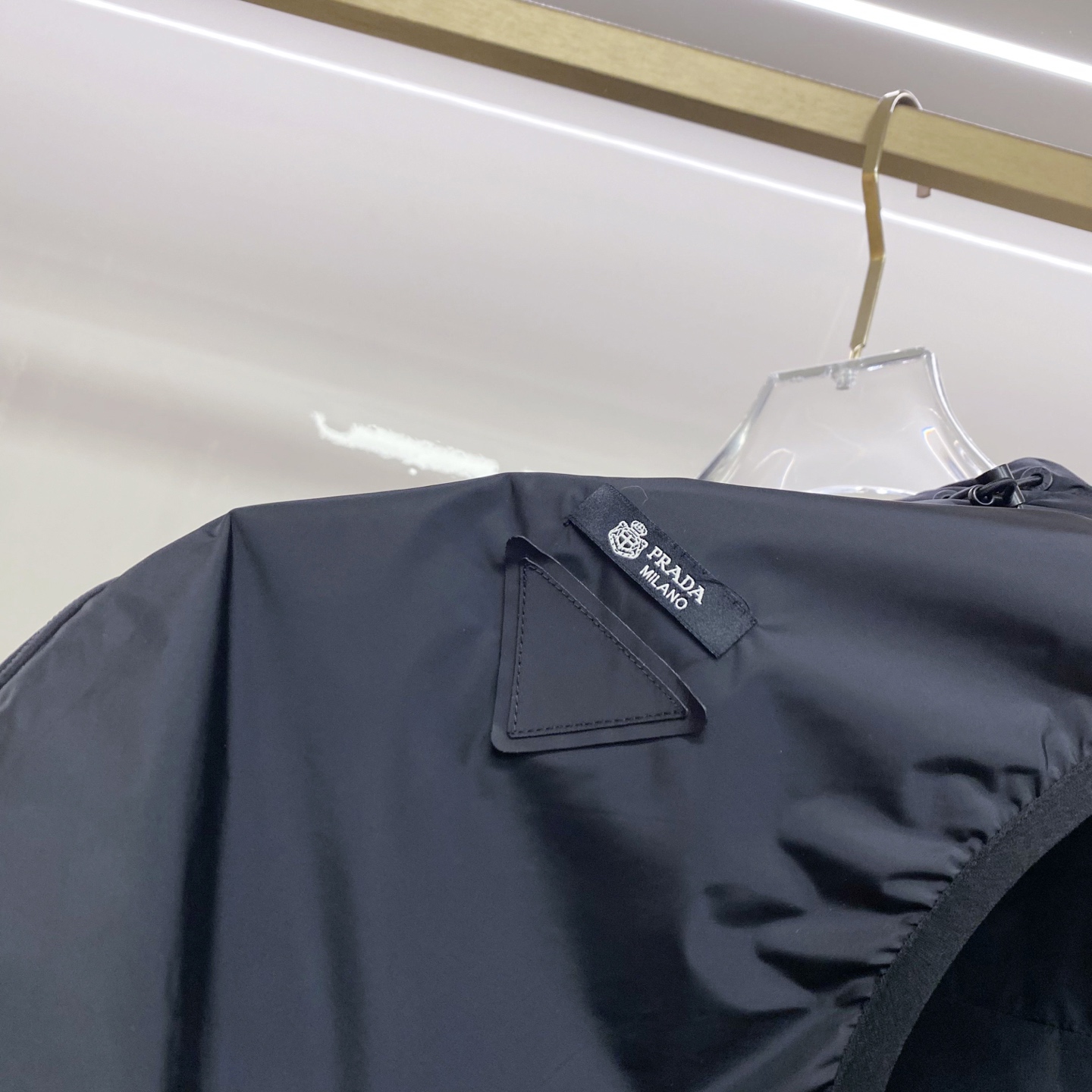 Prada 普拉达马甲2026ss春季新款夹克外套，专柜同步新品发售，商务休闲两不误！三角标彰显品牌奢华
