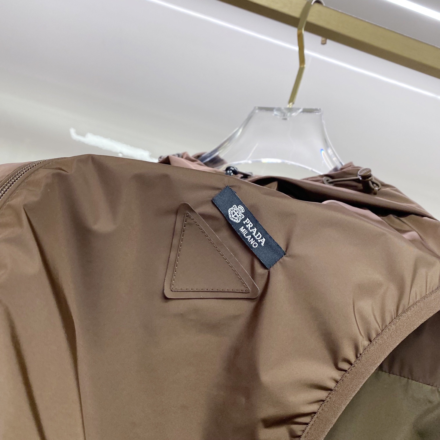 Prada 普拉达马甲2026ss春季新款夹克外套，专柜同步新品发售，商务休闲两不误！三角标彰显品牌奢华