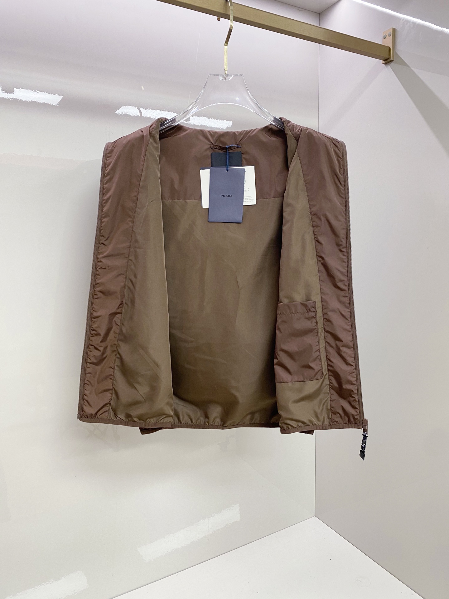 Prada 普拉达马甲2026ss春季新款夹克外套，专柜同步新品发售，商务休闲两不误！三角标彰显品牌奢华