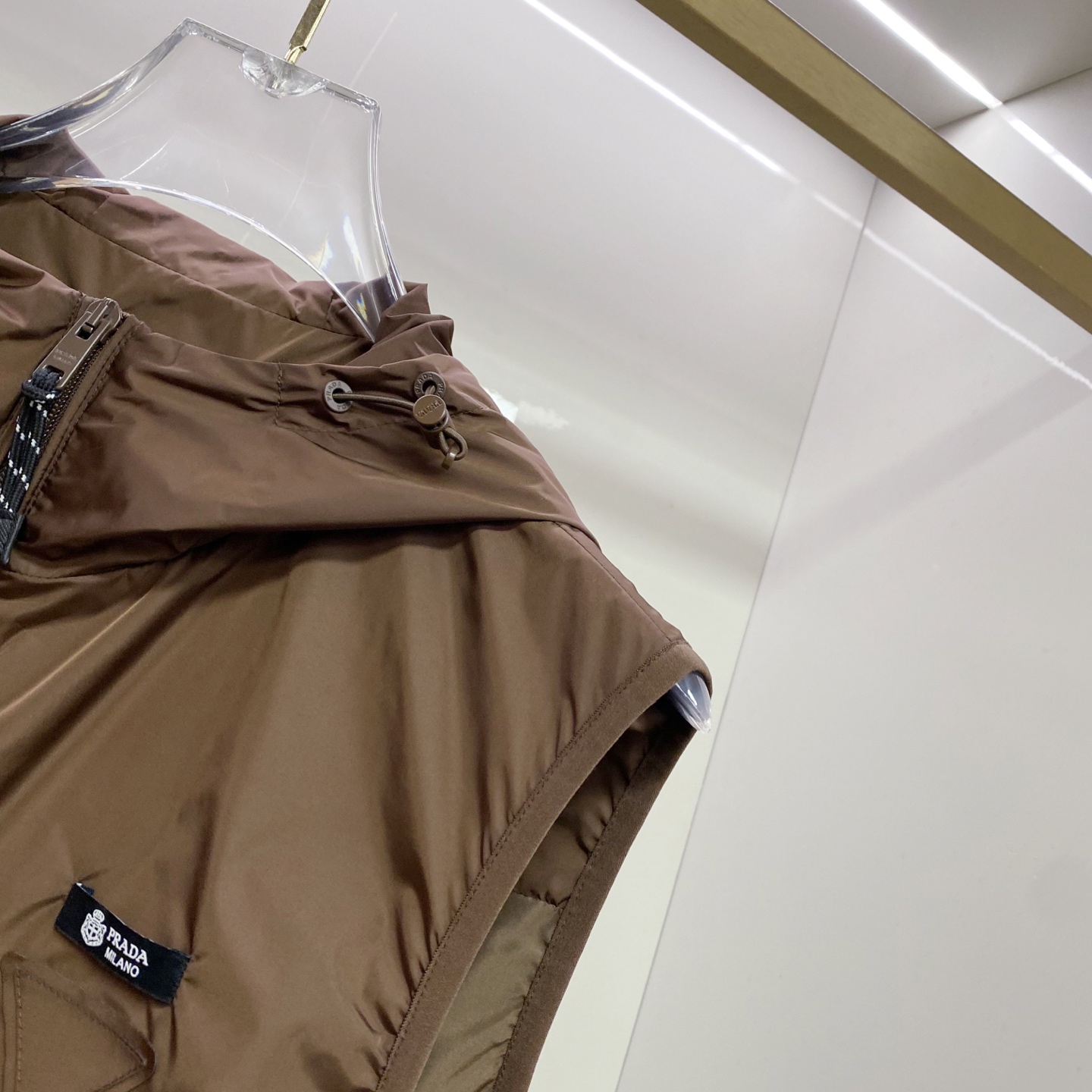 Prada 普拉达马甲2026ss春季新款夹克外套，专柜同步新品发售，商务休闲两不误！三角标彰显品牌奢华