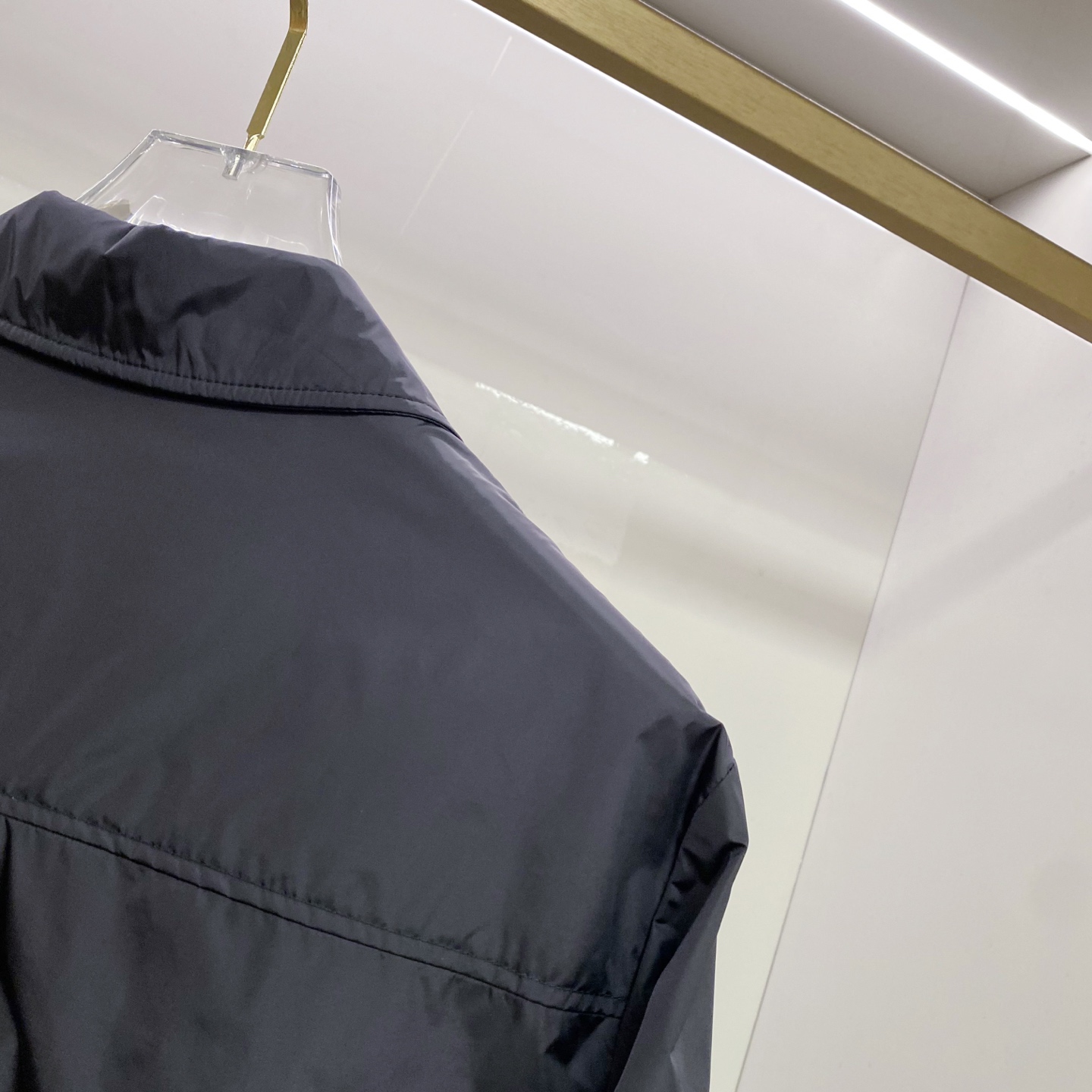 Prada 普拉达 2026ss春夏新款连帽休闲夹克外套，专柜同步新品发售，商务休闲两不误！三角标彰显品