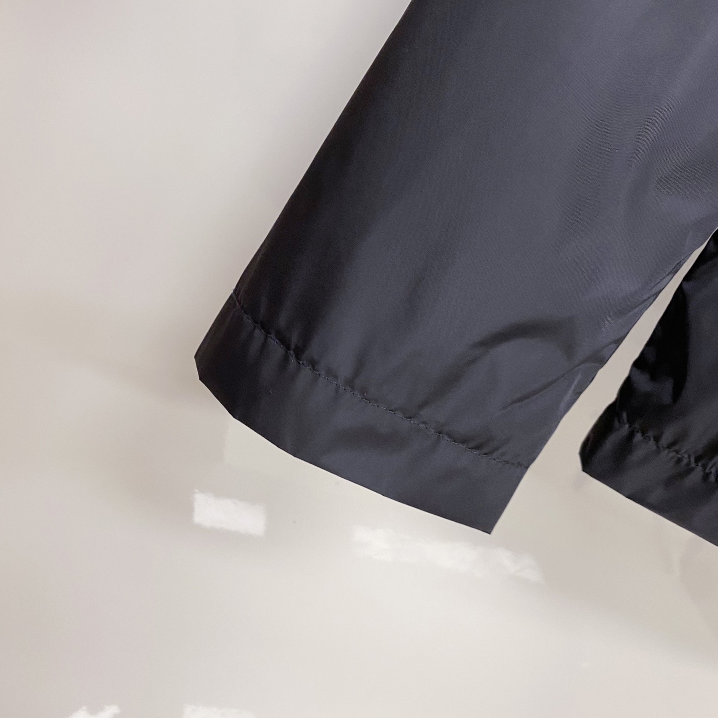 Prada 普拉达 2026ss春夏新款连帽休闲夹克外套，专柜同步新品发售，商务休闲两不误！三角标彰显品