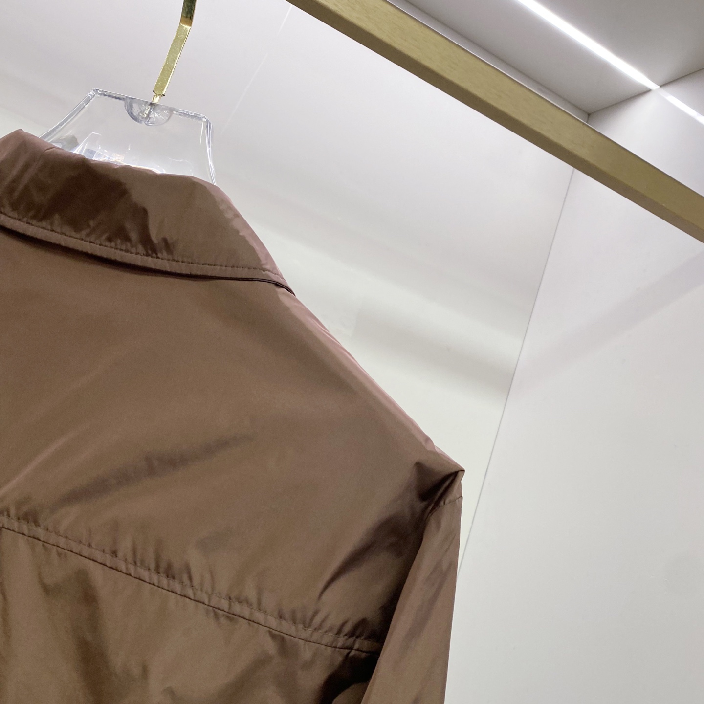 Prada 普拉达 2026ss春夏新款连帽休闲夹克外套，专柜同步新品发售，商务休闲两不误！三角标彰显品