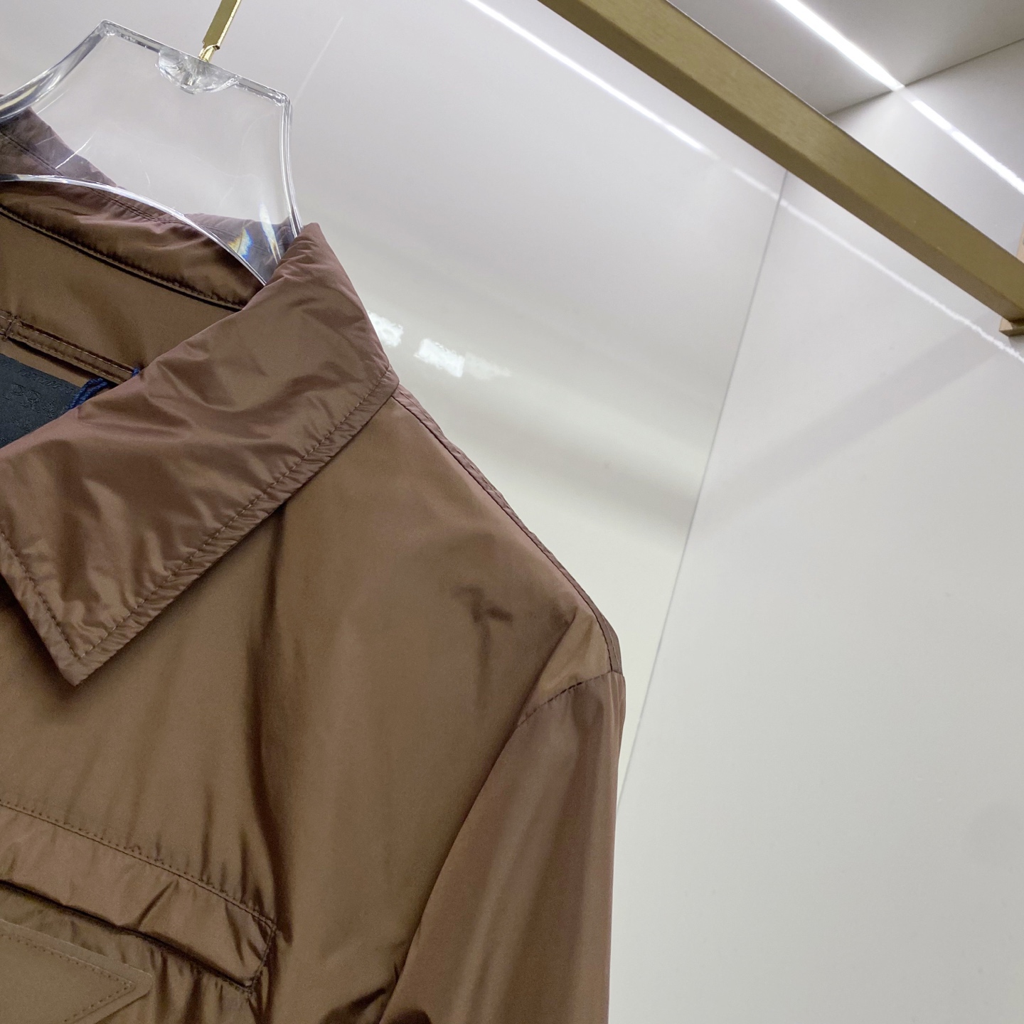 Prada 普拉达 2026ss春夏新款连帽休闲夹克外套，专柜同步新品发售，商务休闲两不误！三角标彰显品