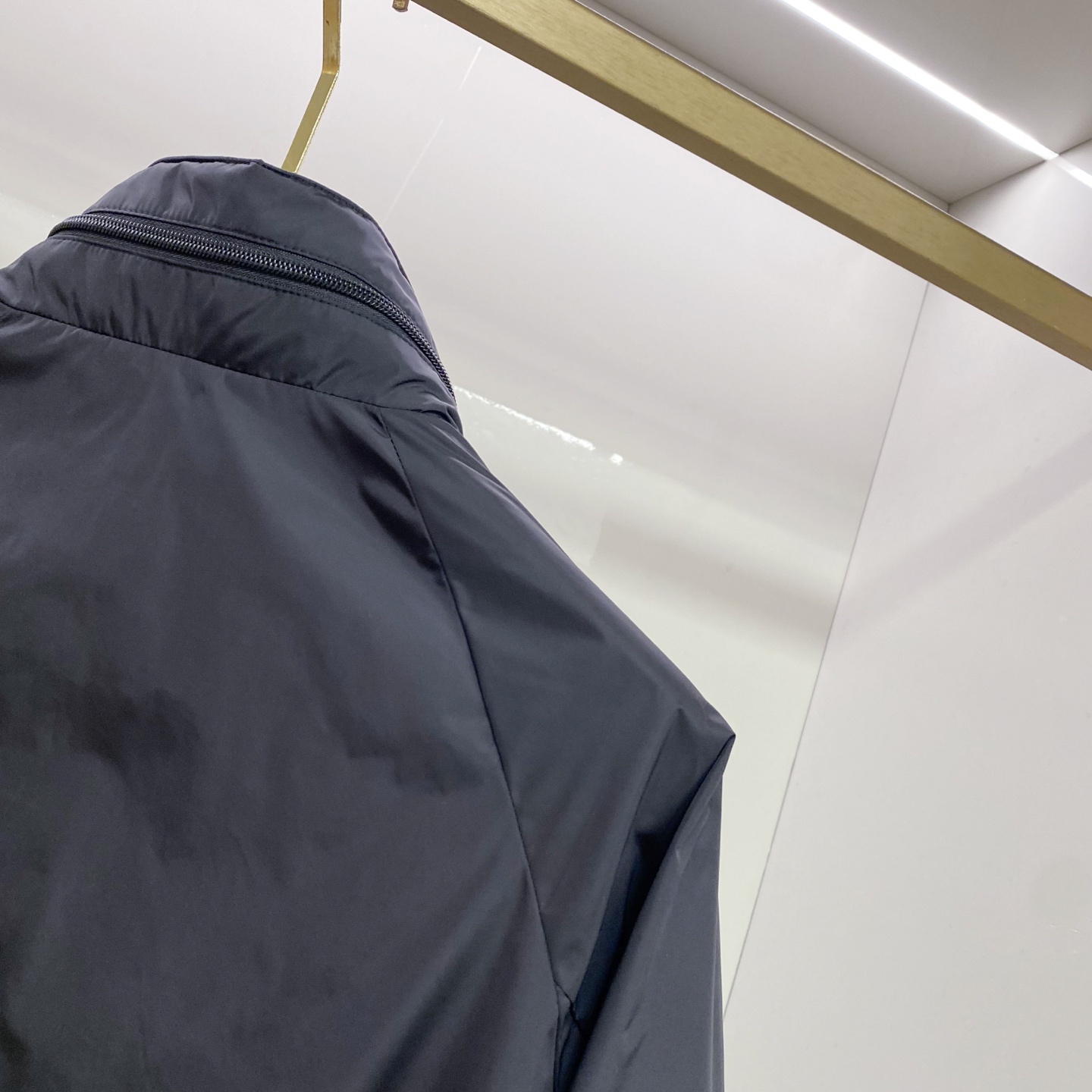 Prada 普拉达 2026ss春夏新款连帽休闲夹克外套，专柜同步新品发售，商务休闲两不误！三角标彰显品