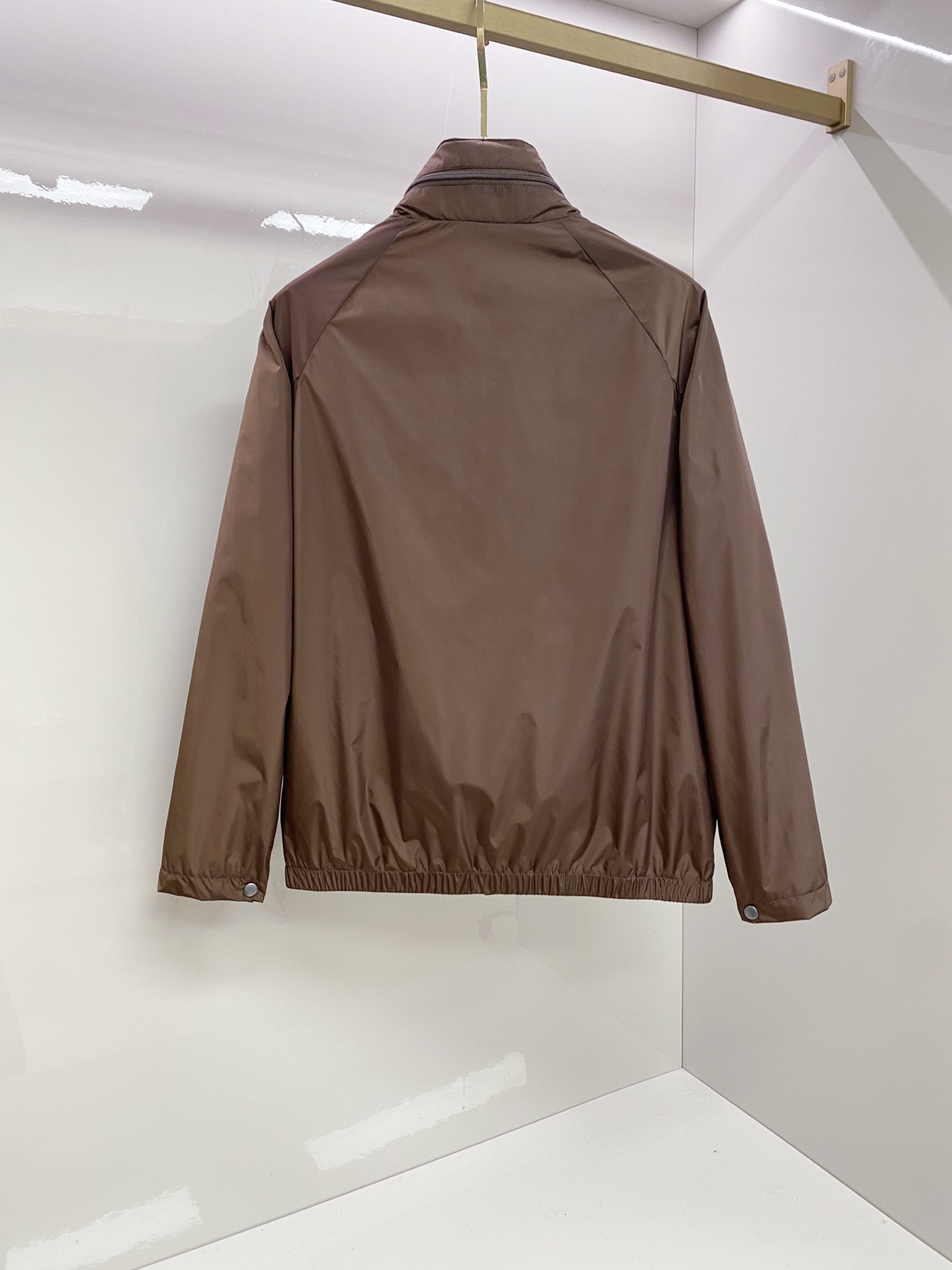 Prada 普拉达 2026ss春夏新款连帽休闲夹克外套，专柜同步新品发售，商务休闲两不误！三角标彰显品